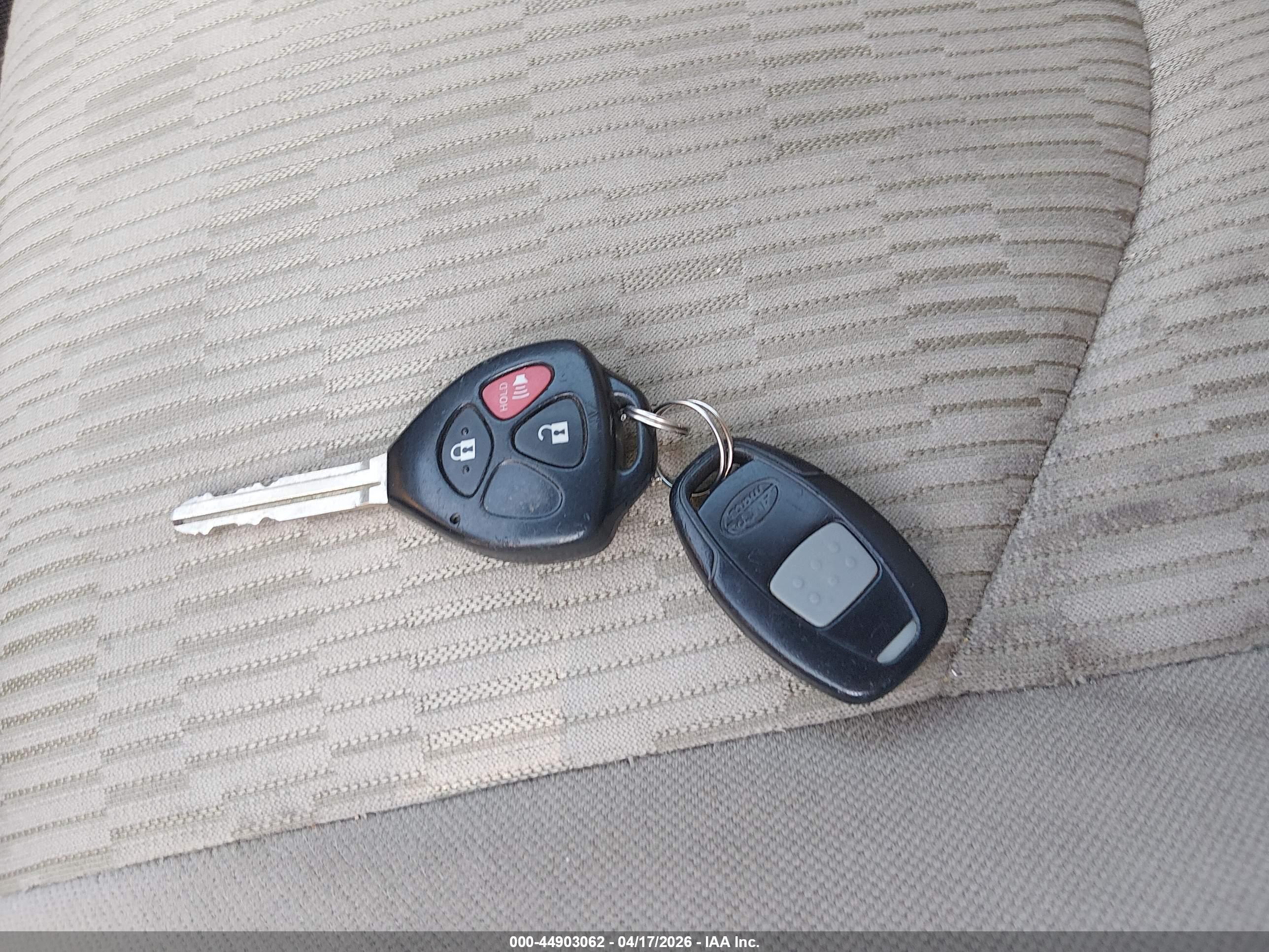 TOYOTA RAV4 image 11
