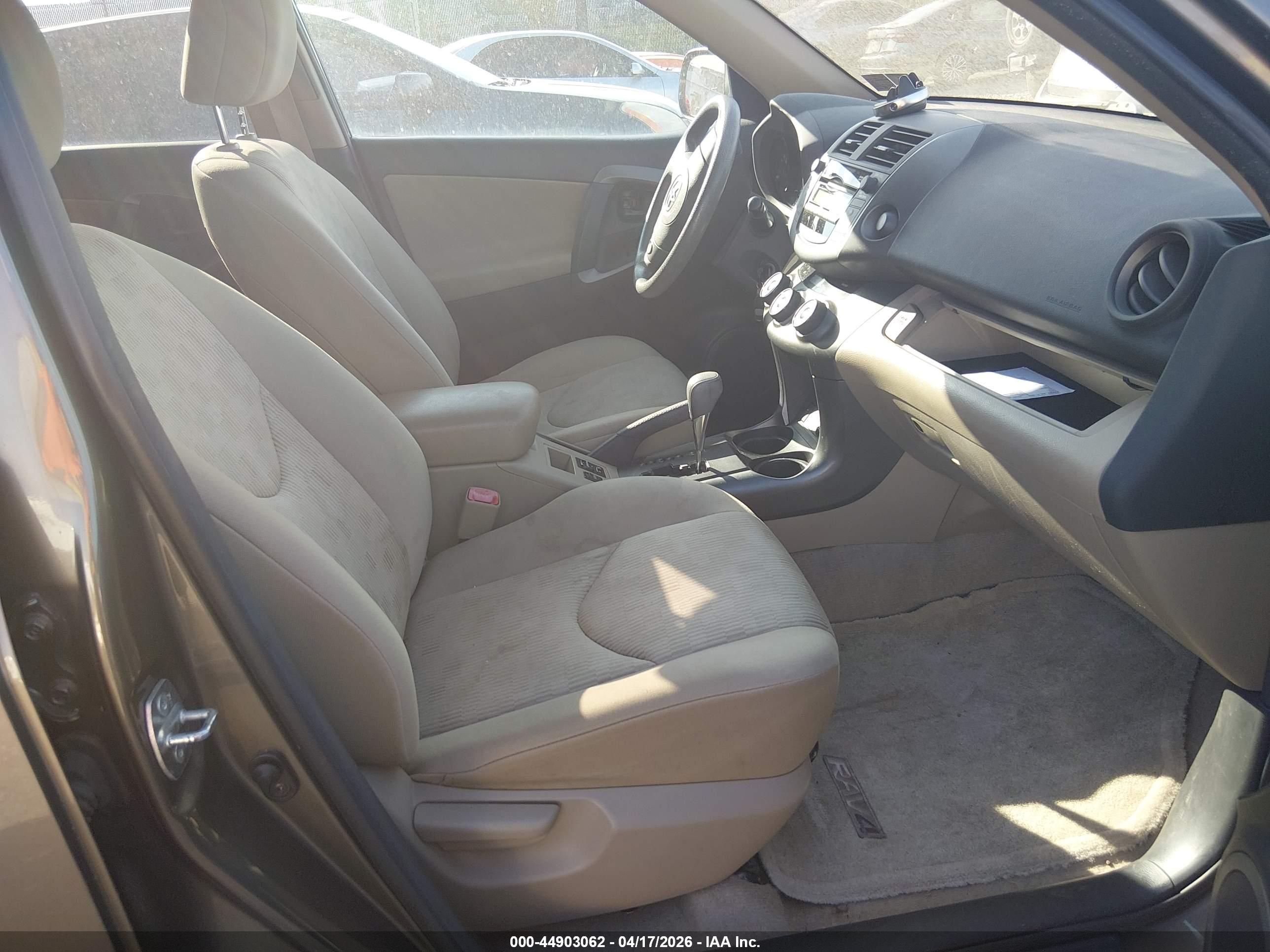 TOYOTA RAV4 image 5