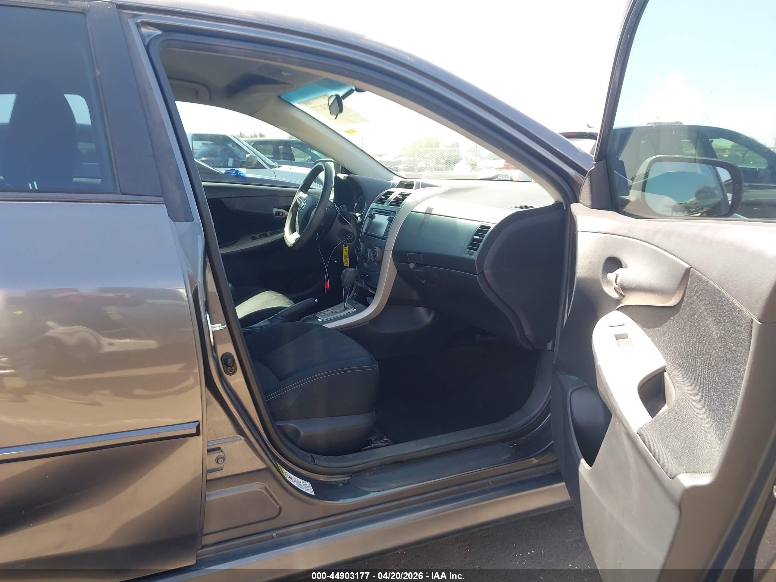 TOYOTA COROLLA image 5