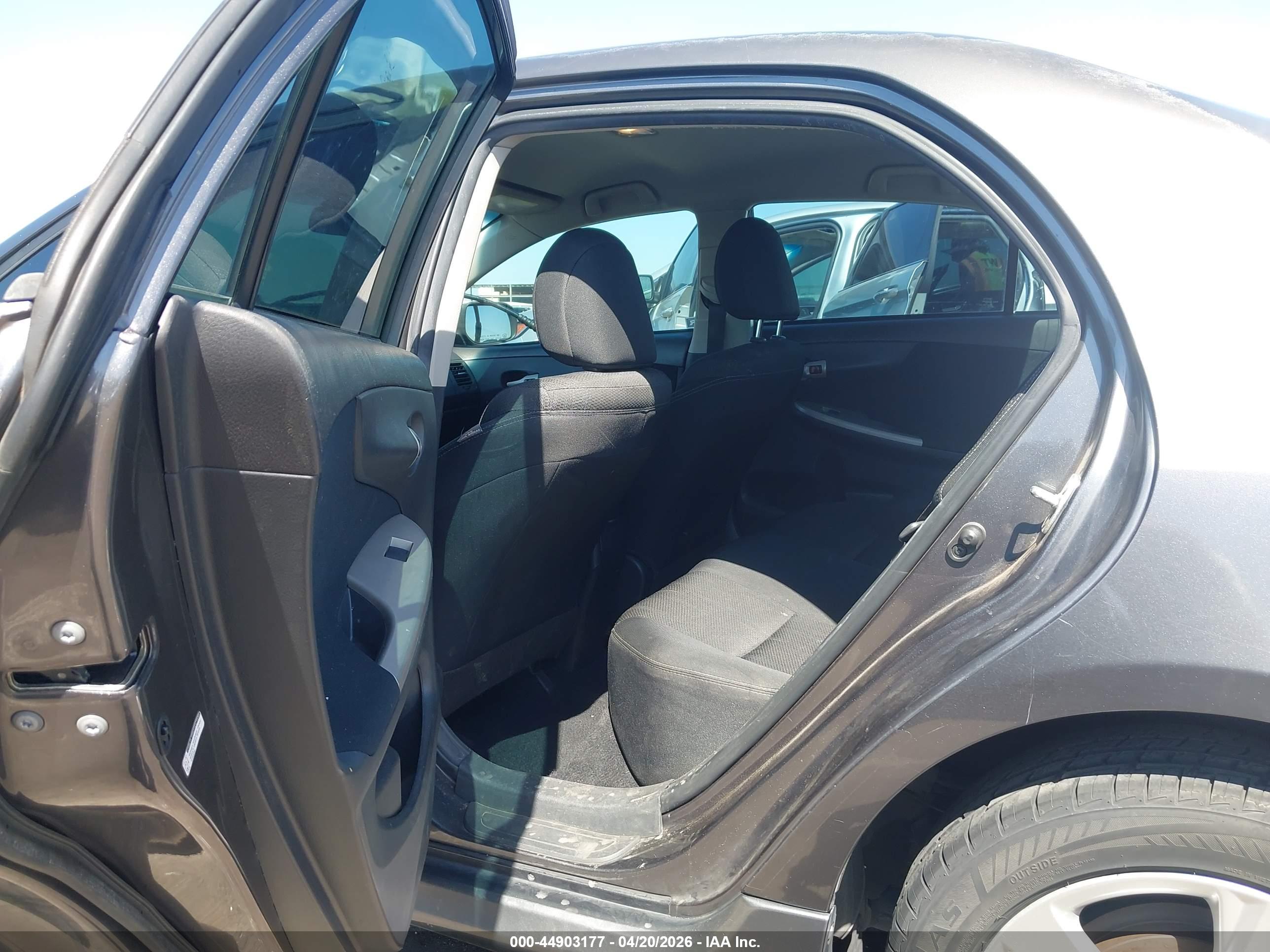 TOYOTA COROLLA image 8