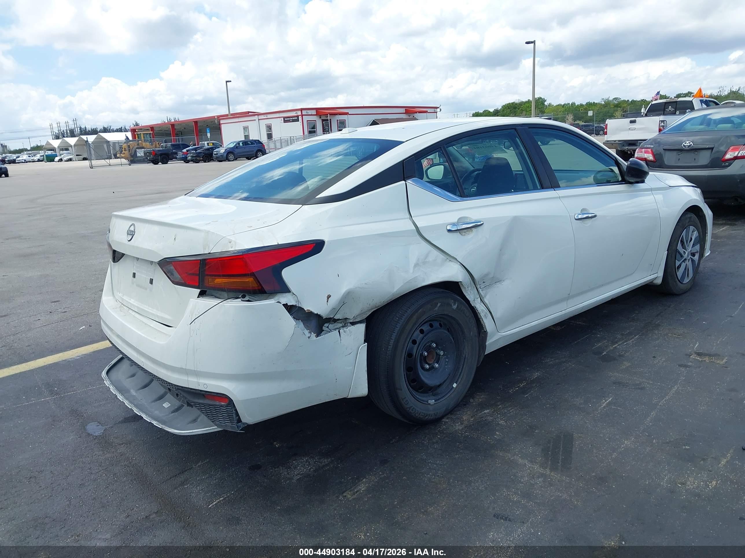 NISSAN ALTIMA image 4