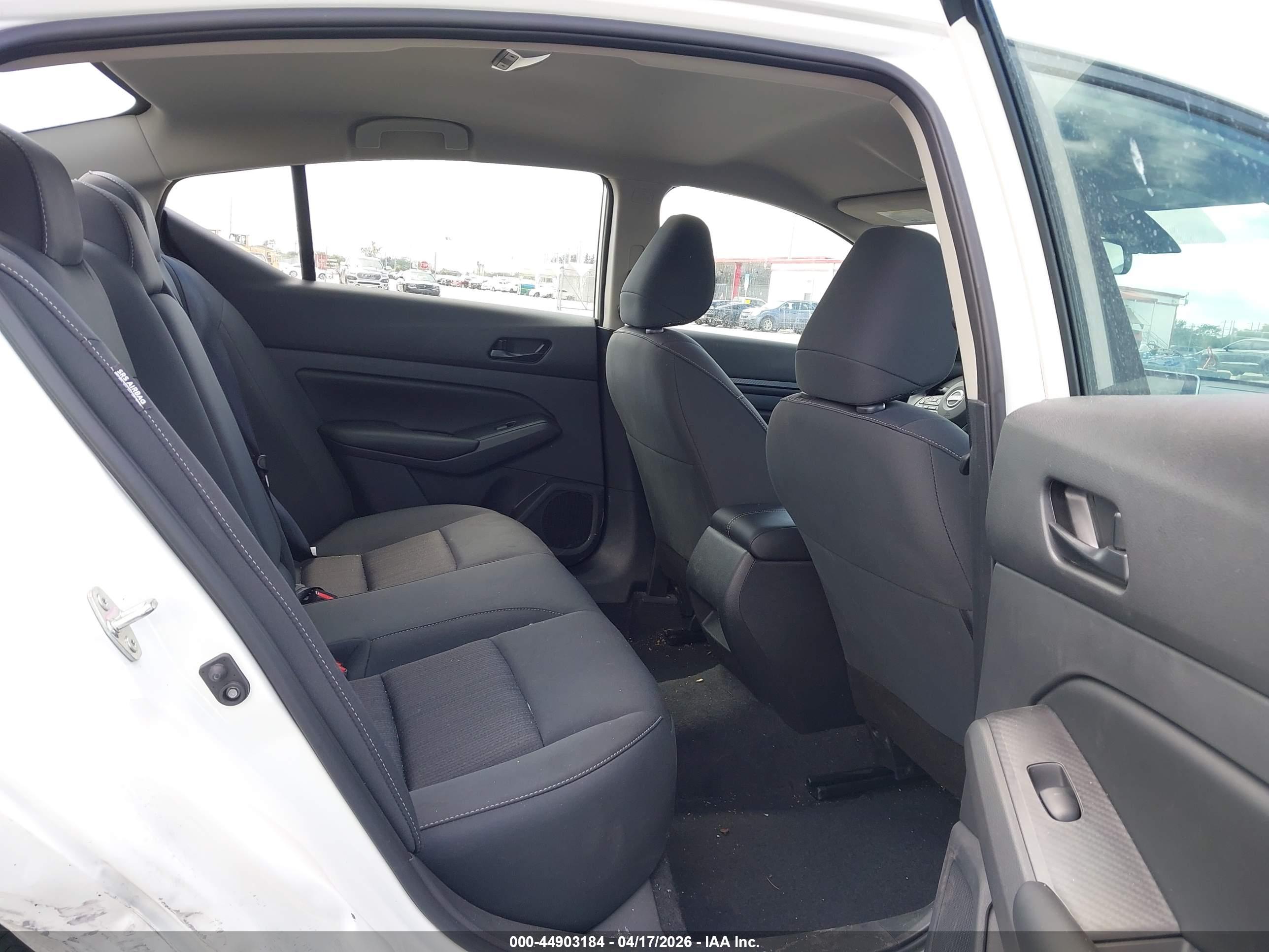 NISSAN ALTIMA image 8
