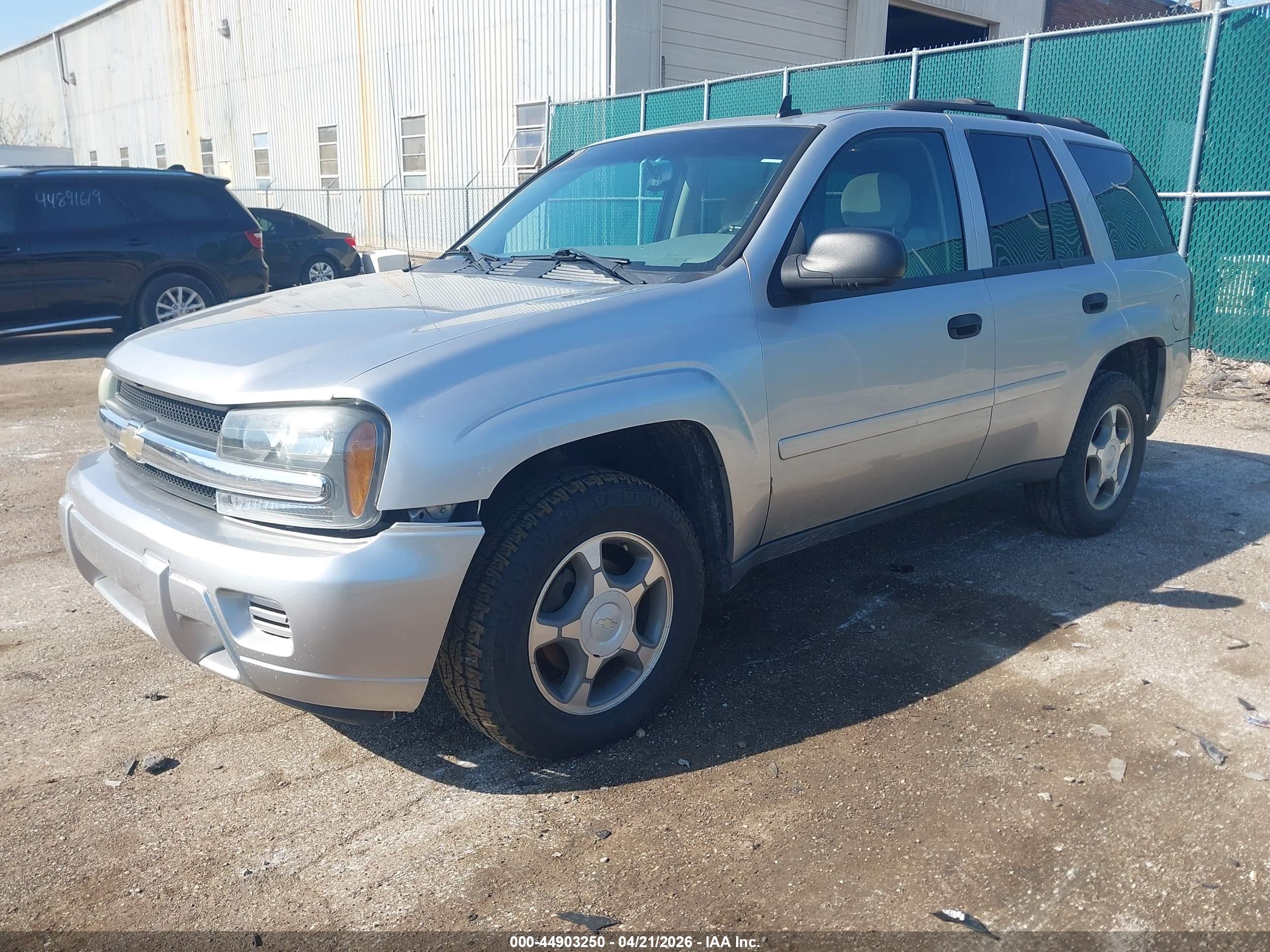 CHEVROLET TRAILBLAZER image 2