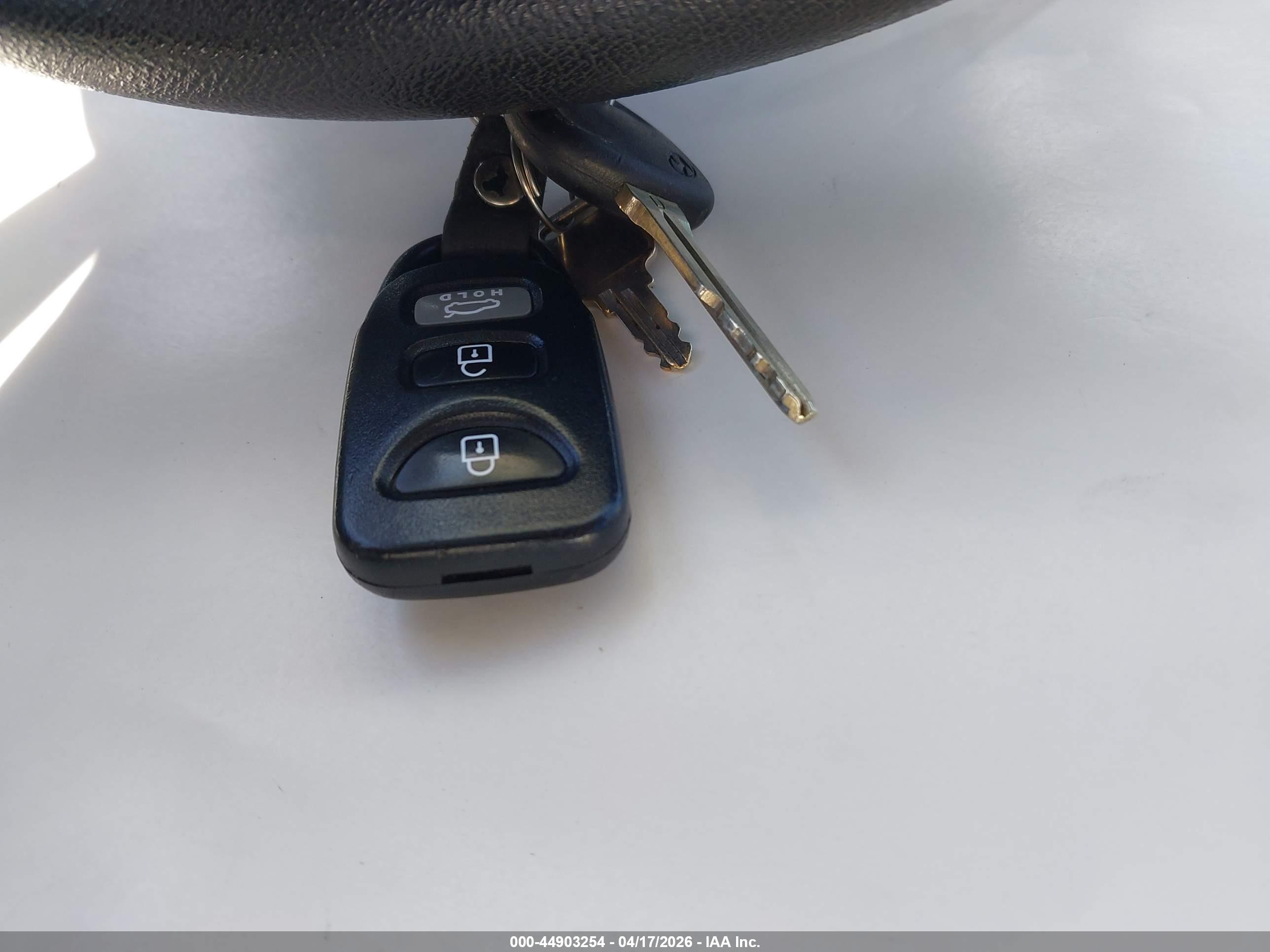 HYUNDAI ELANTRA image 11