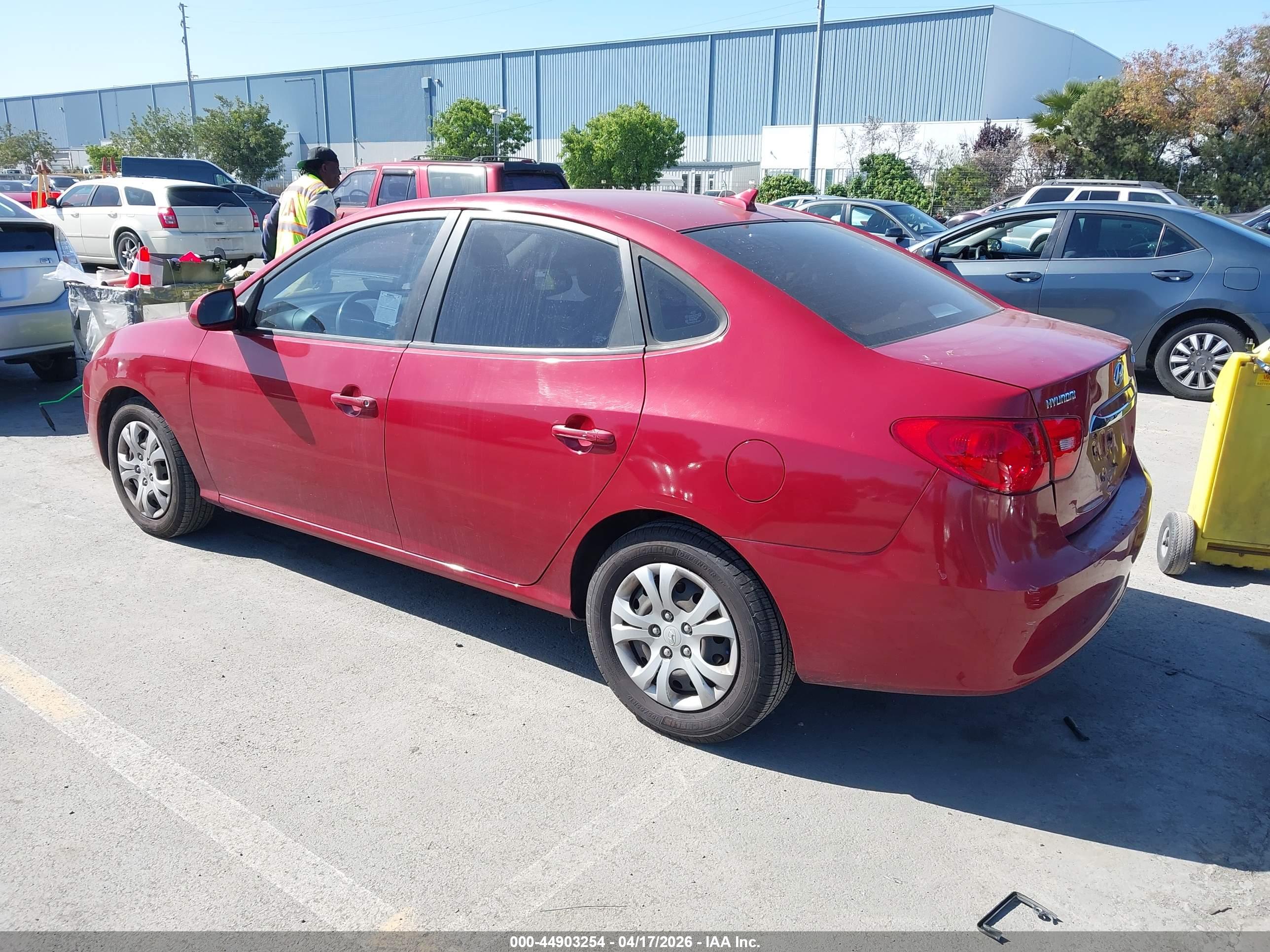 HYUNDAI ELANTRA image 3