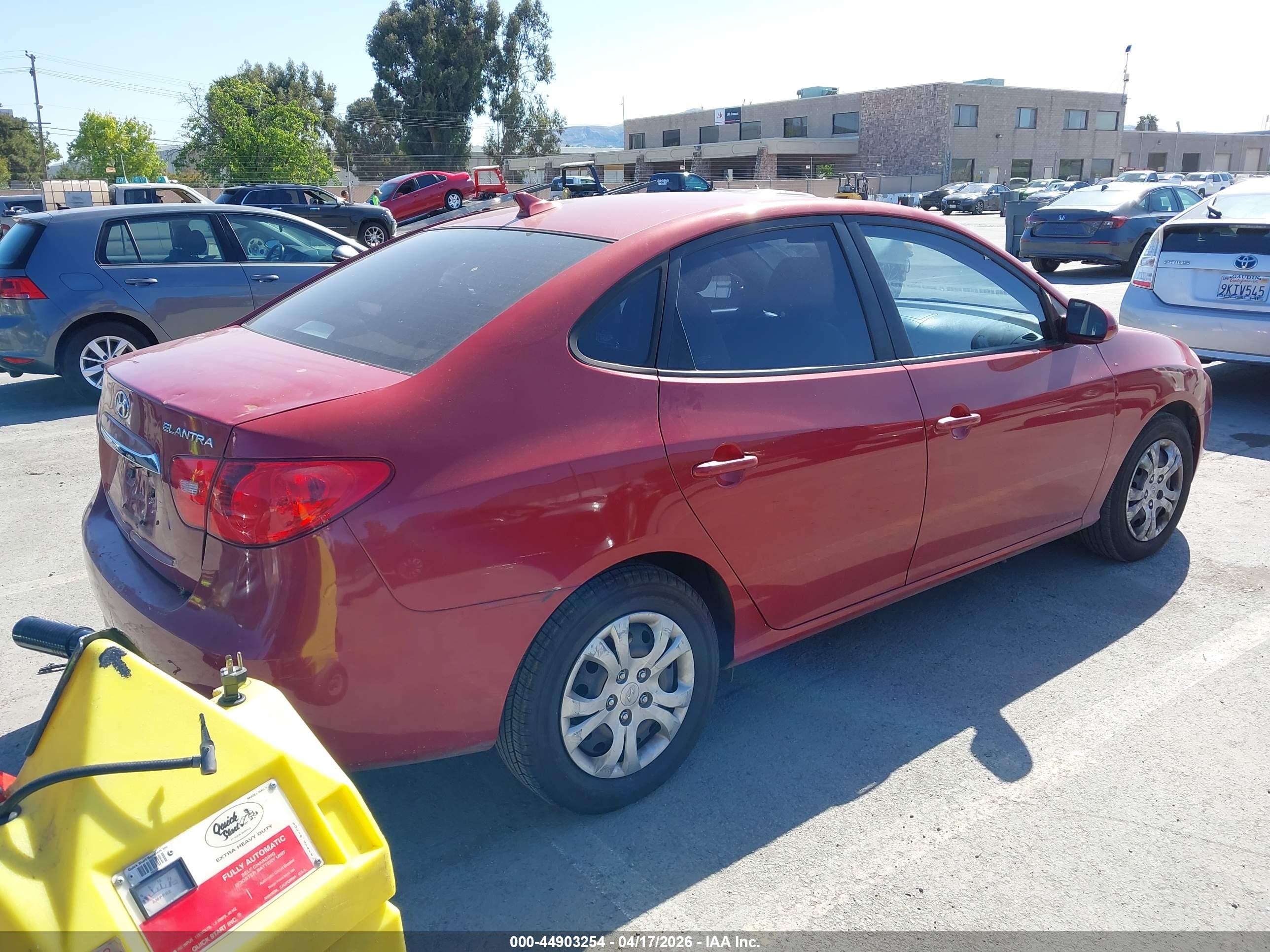 HYUNDAI ELANTRA image 4