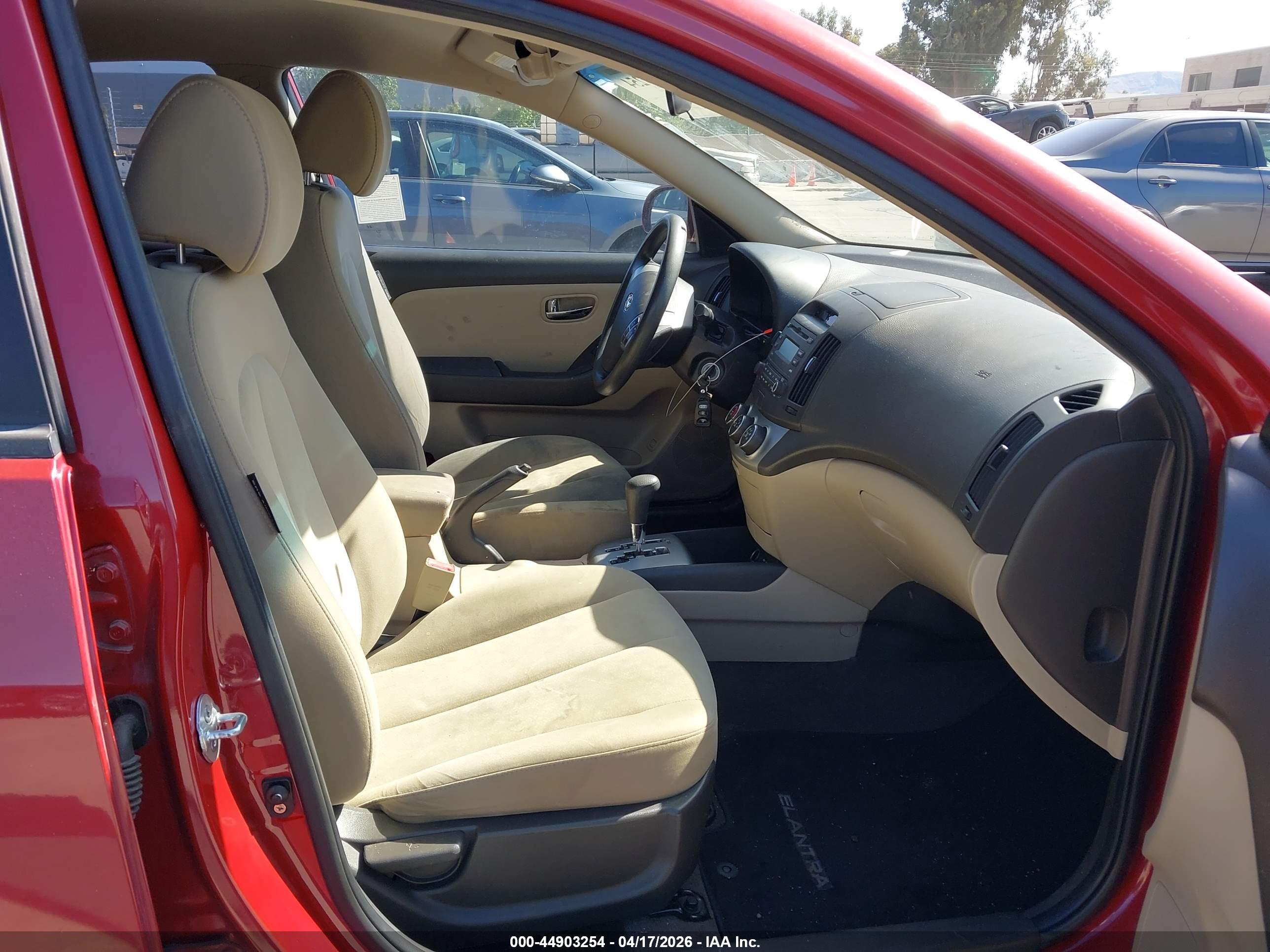 HYUNDAI ELANTRA image 5