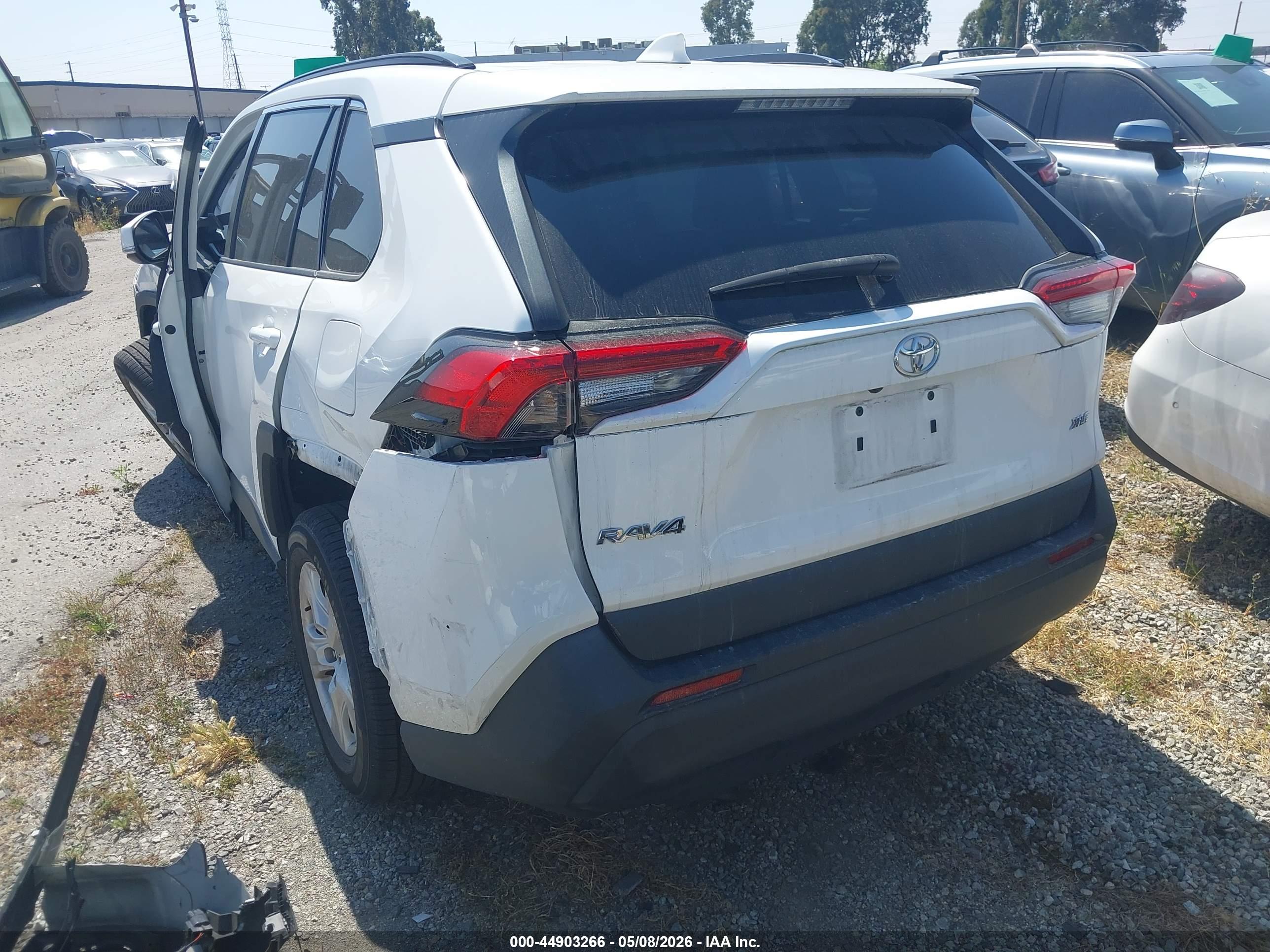 TOYOTA RAV4 image 3