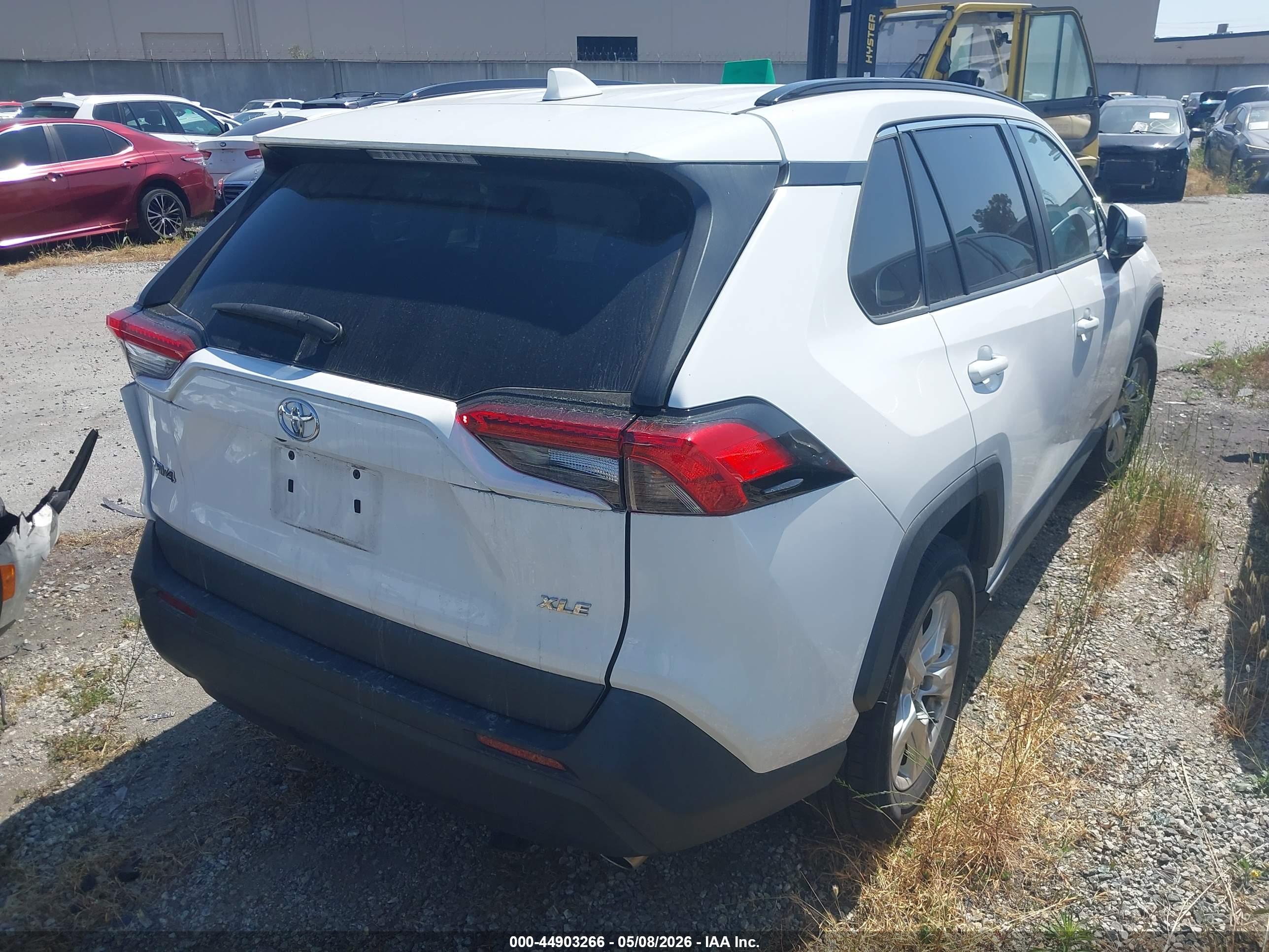 TOYOTA RAV4 image 4