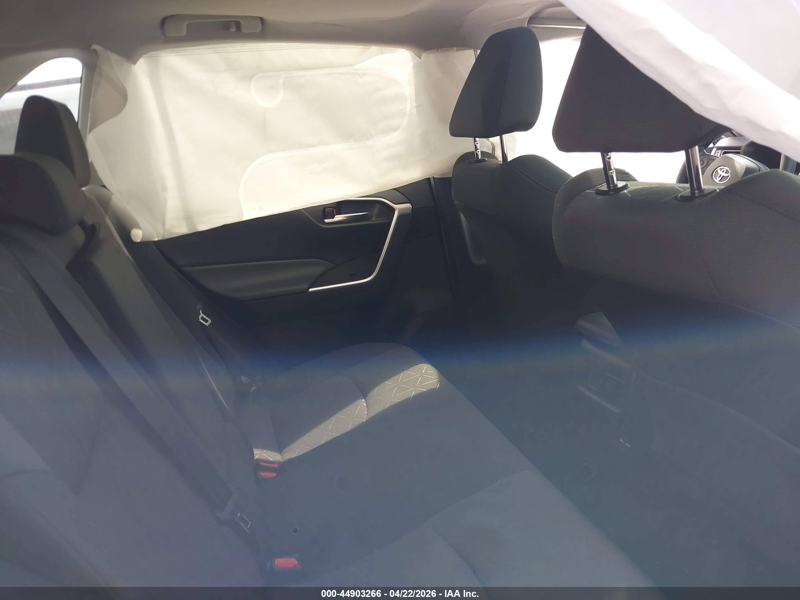 TOYOTA RAV4 image 8