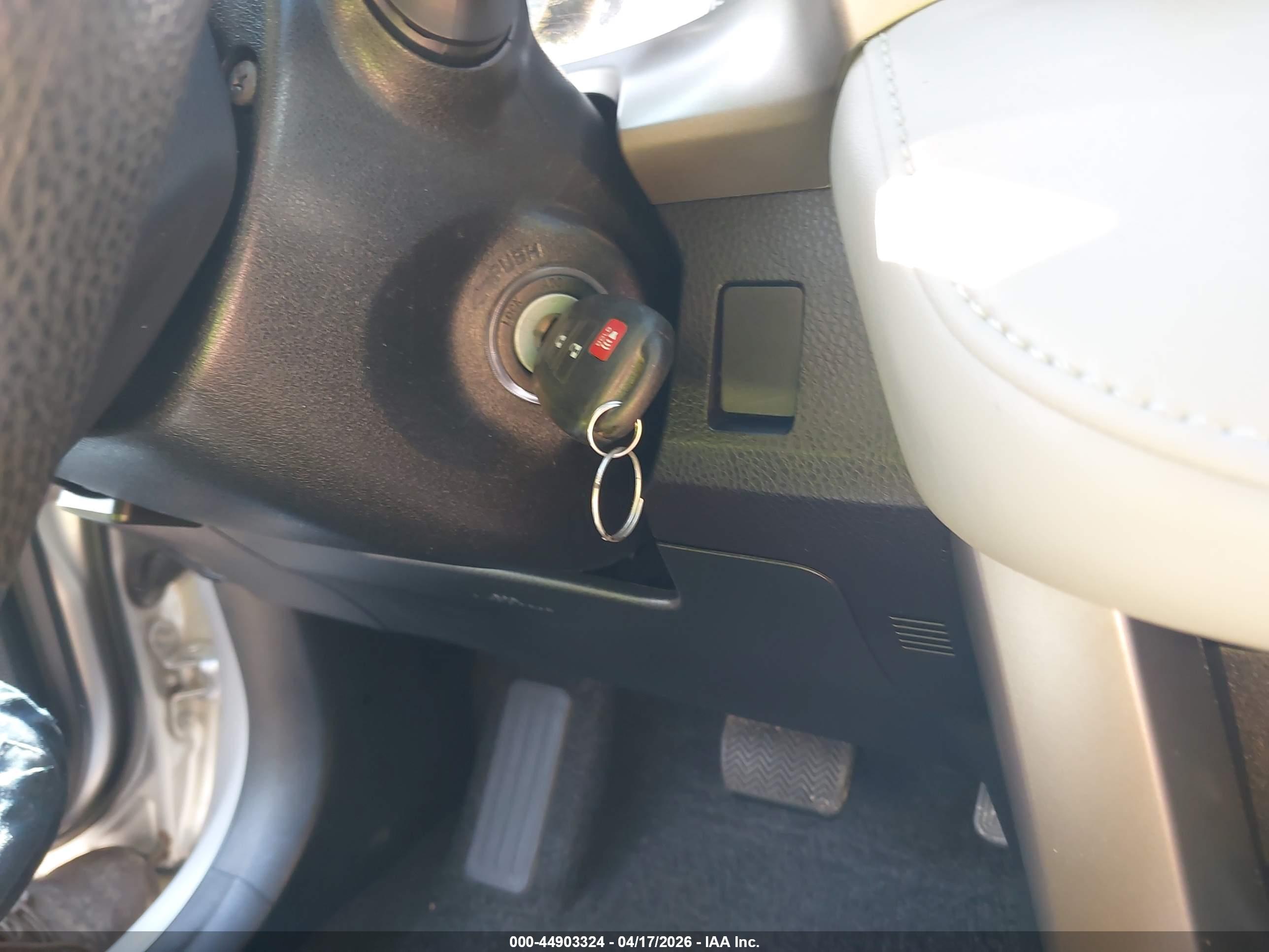 TOYOTA RAV4 image 11