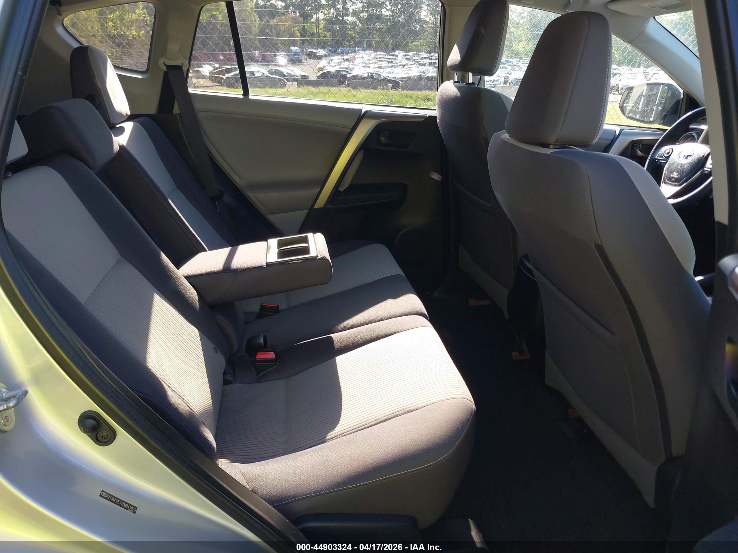 TOYOTA RAV4 image 8