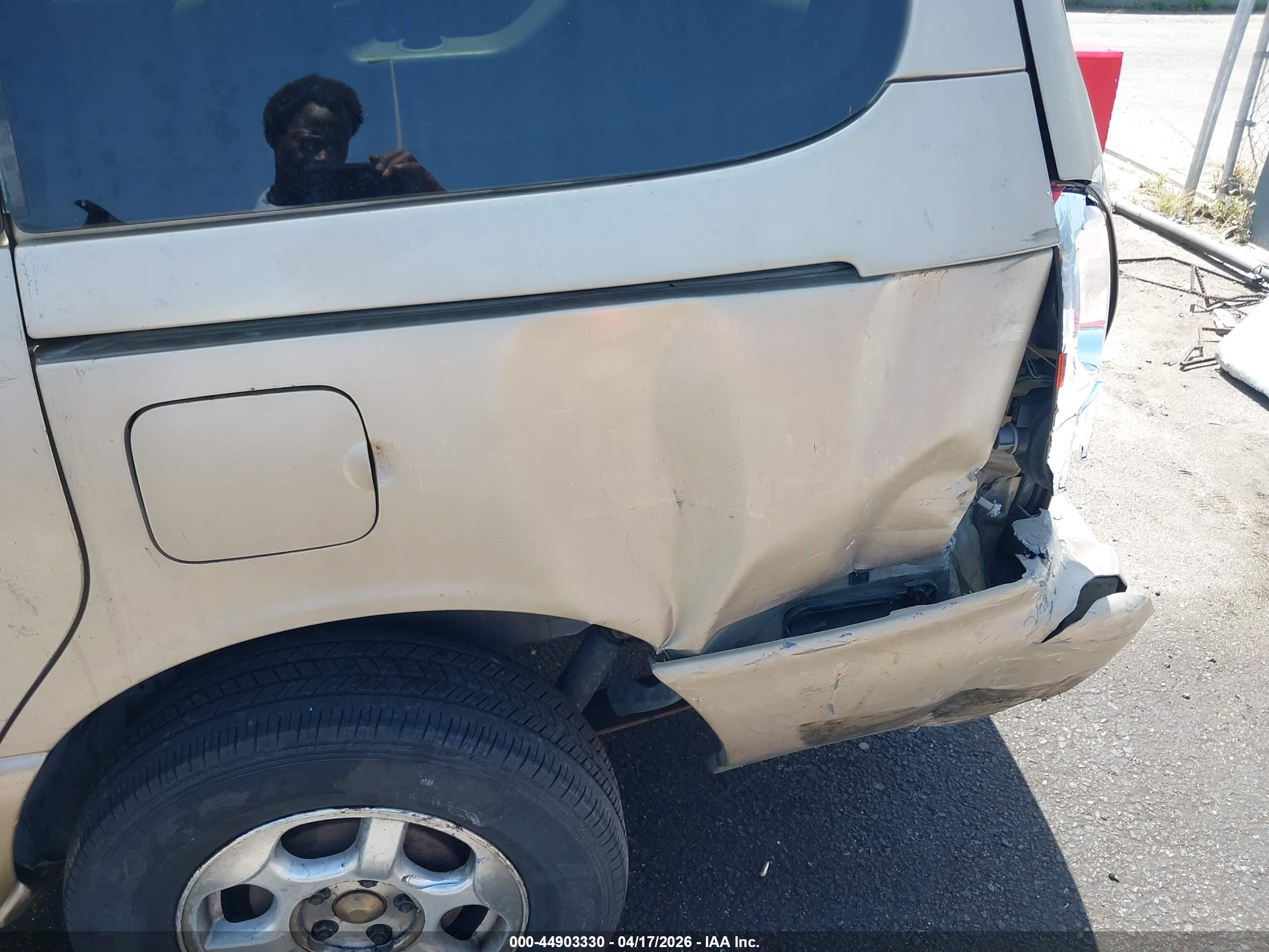 NISSAN QUEST image 6