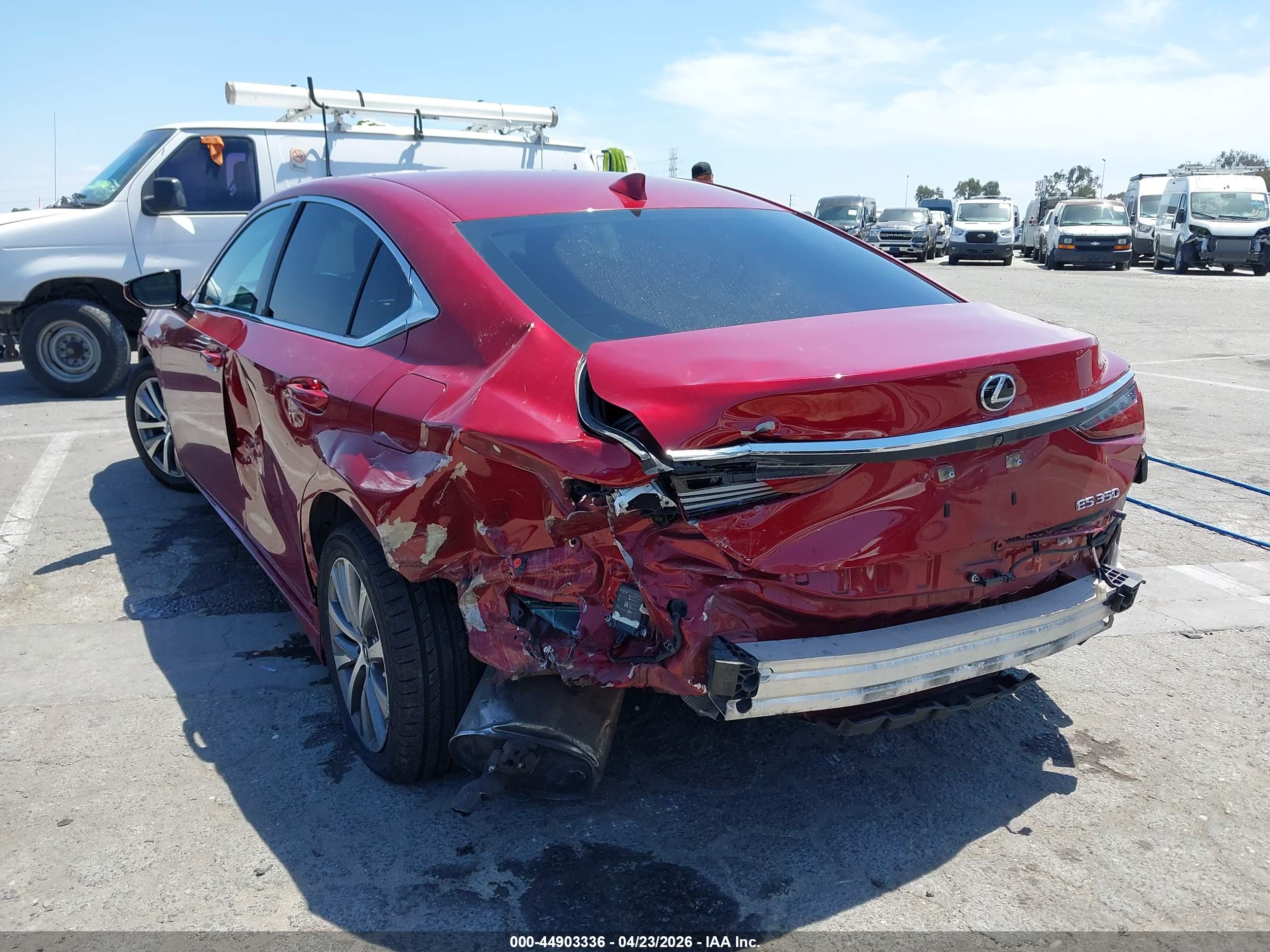 LEXUS ES image 3