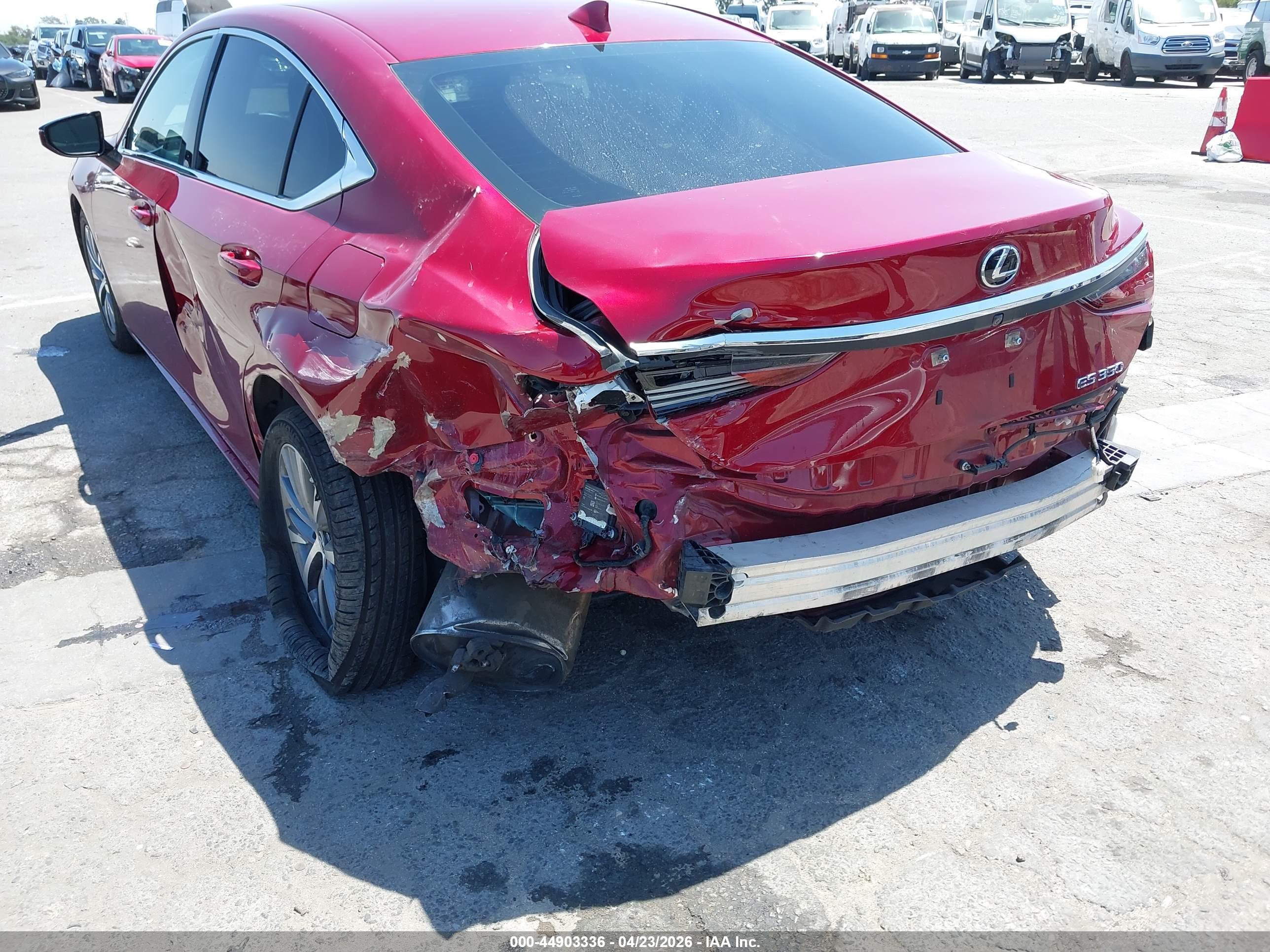 LEXUS ES image 6