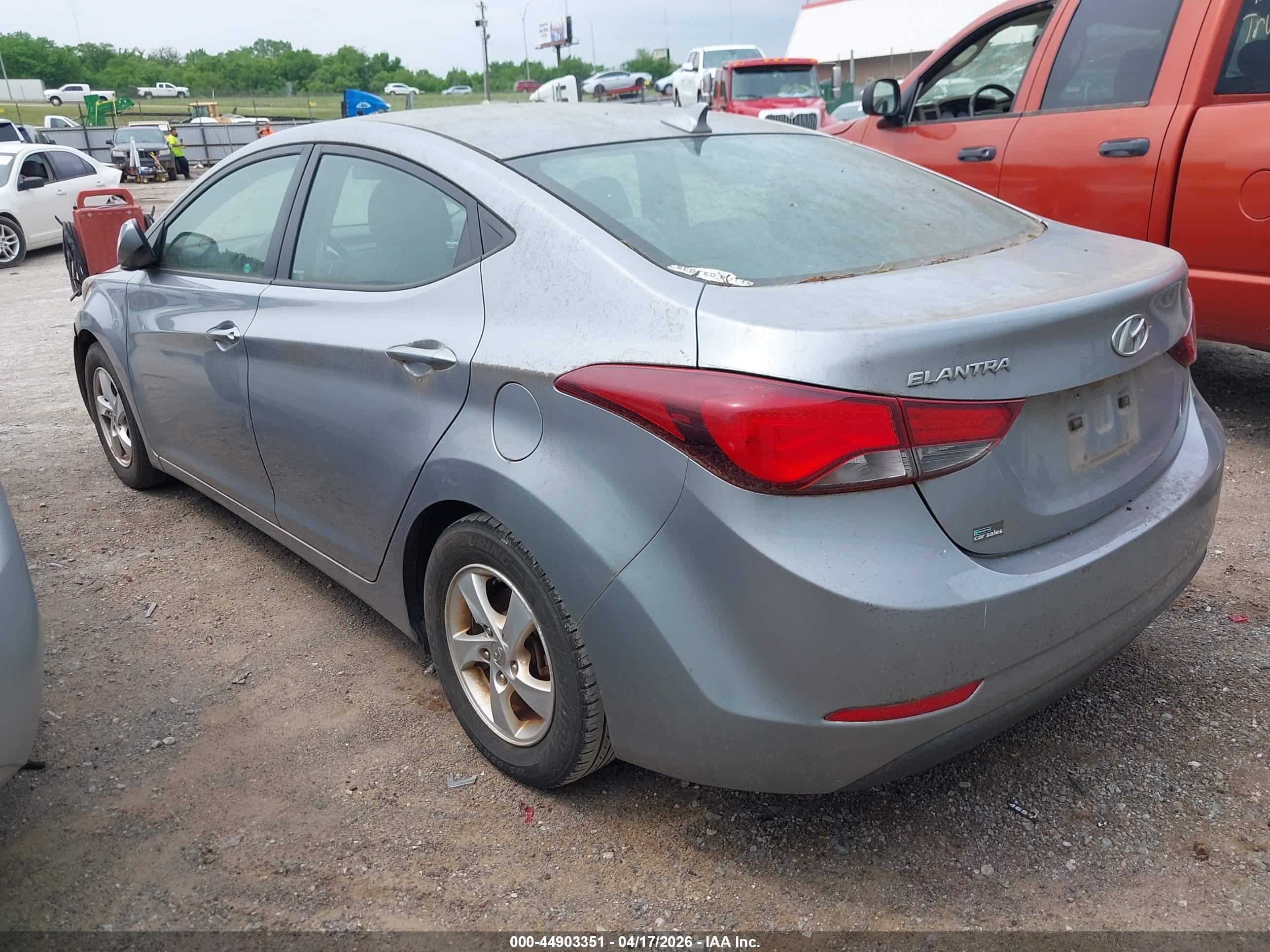 HYUNDAI ELANTRA image 3