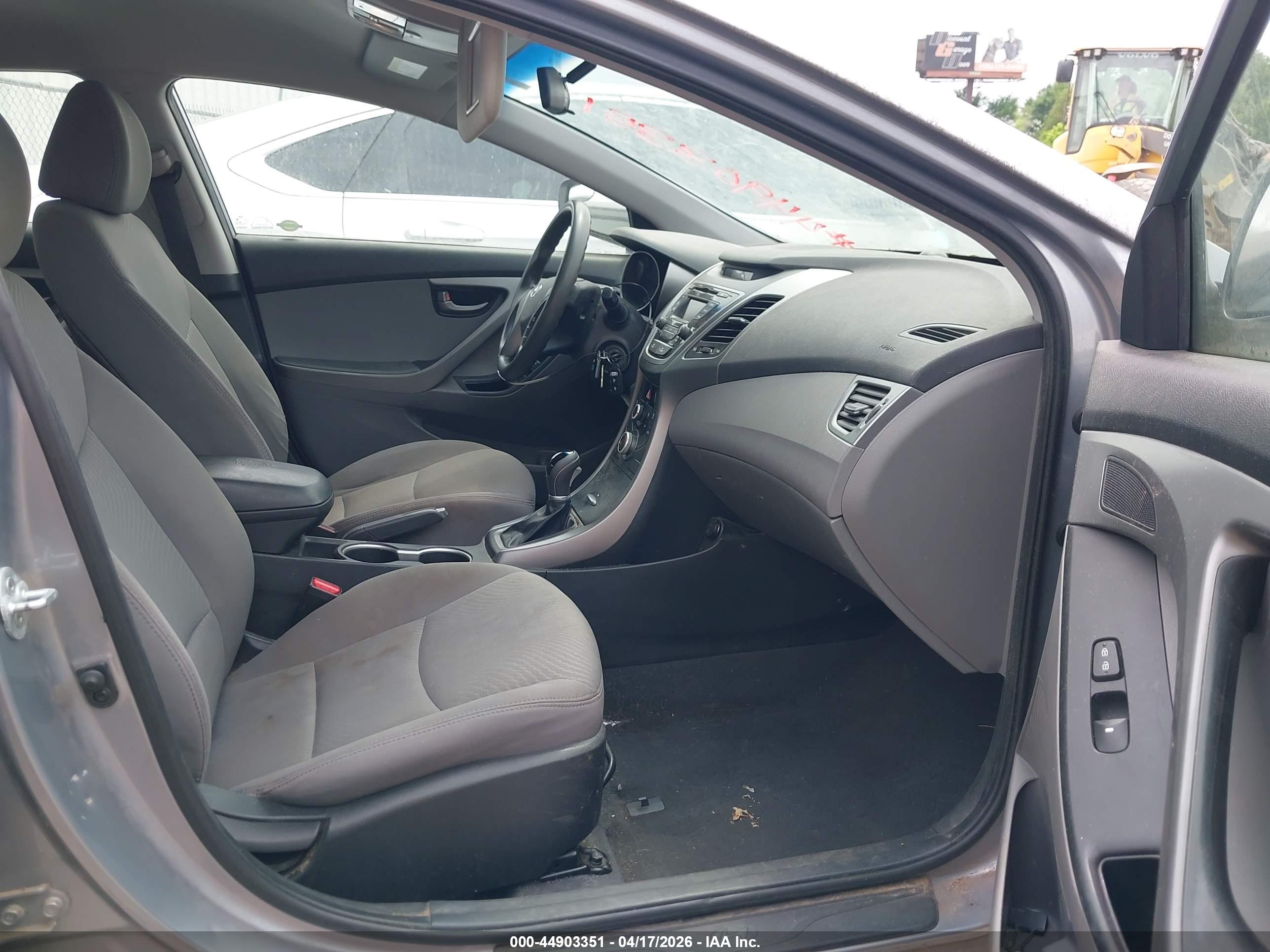 HYUNDAI ELANTRA image 5