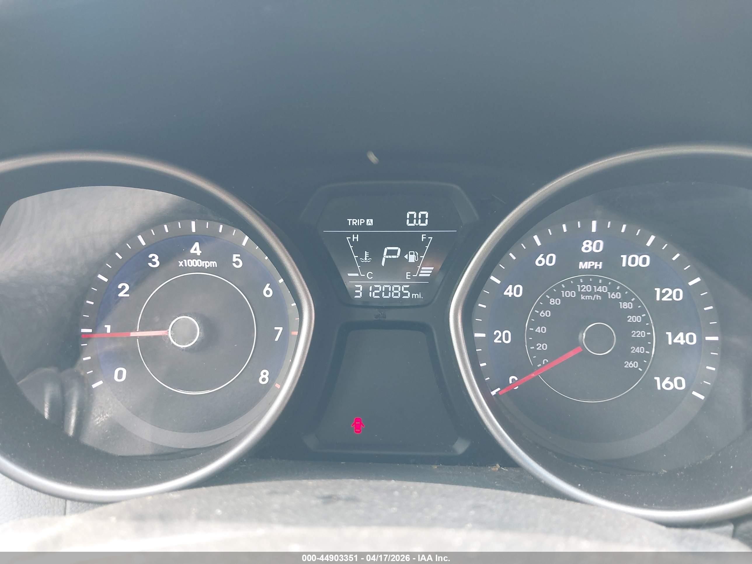 HYUNDAI ELANTRA image 7