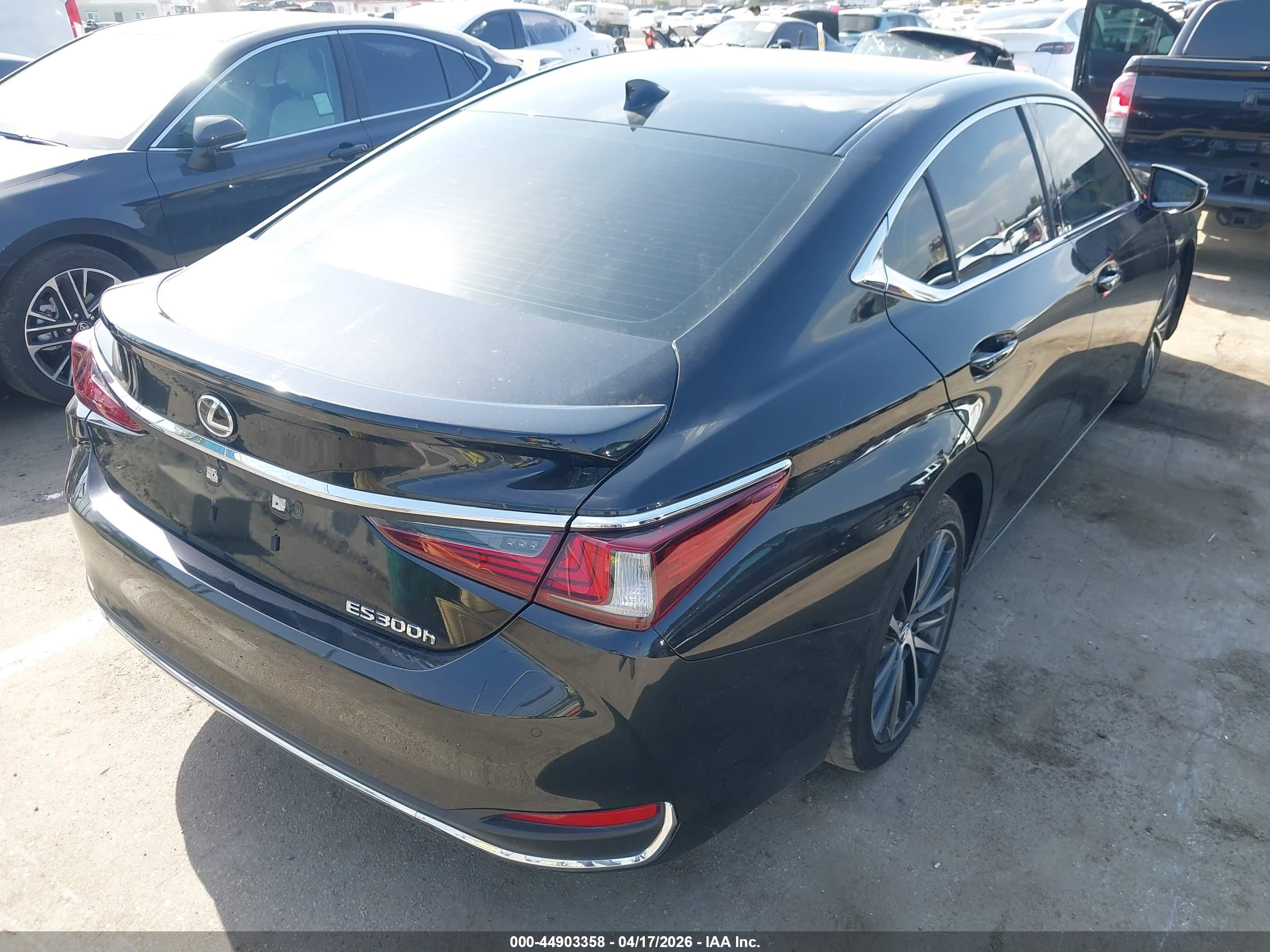 LEXUS ES image 4