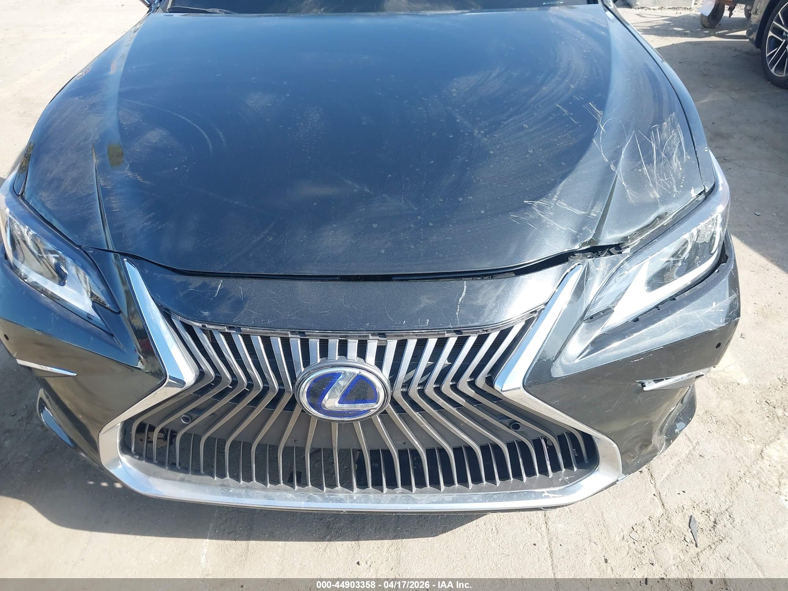 LEXUS ES image 6