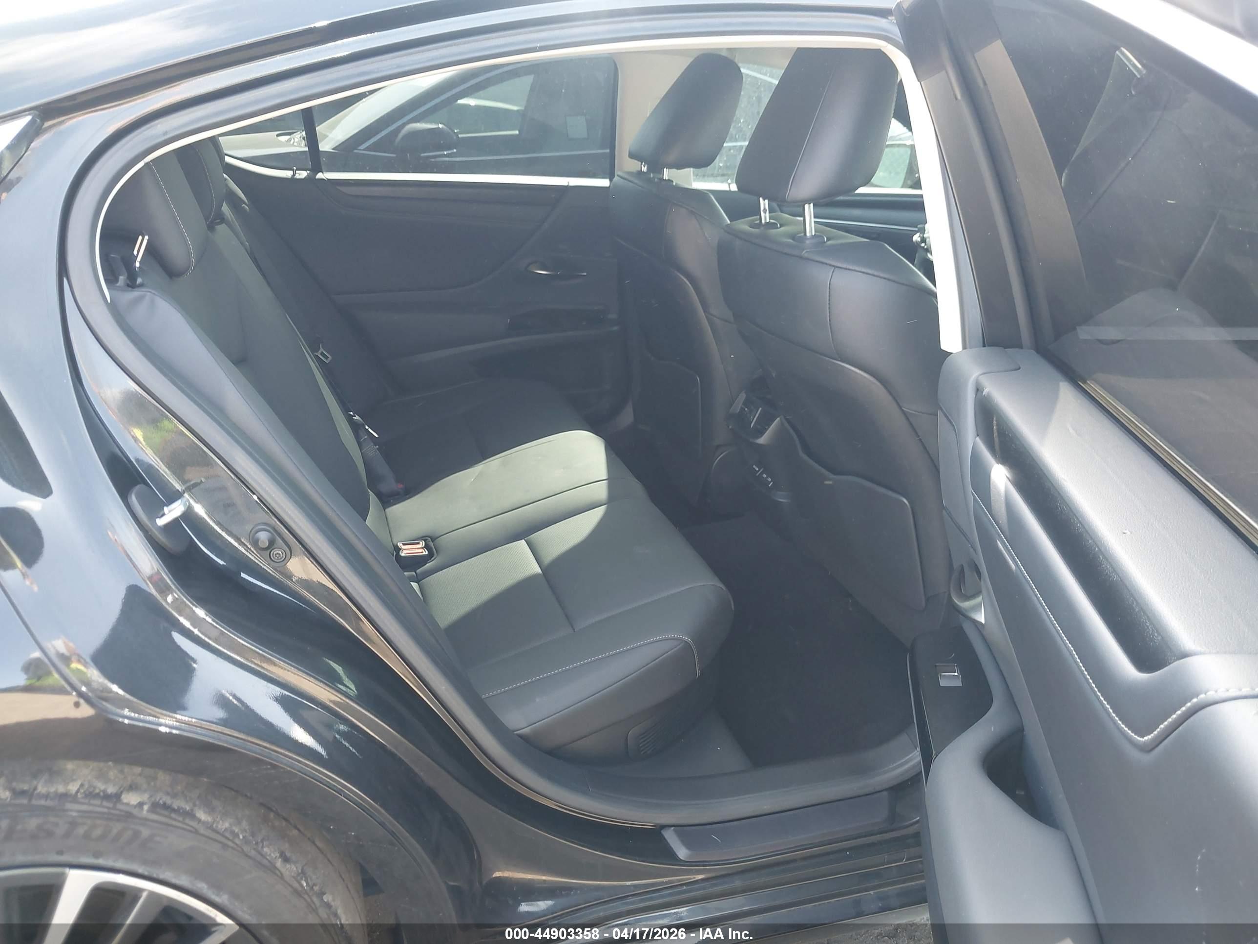 LEXUS ES image 8