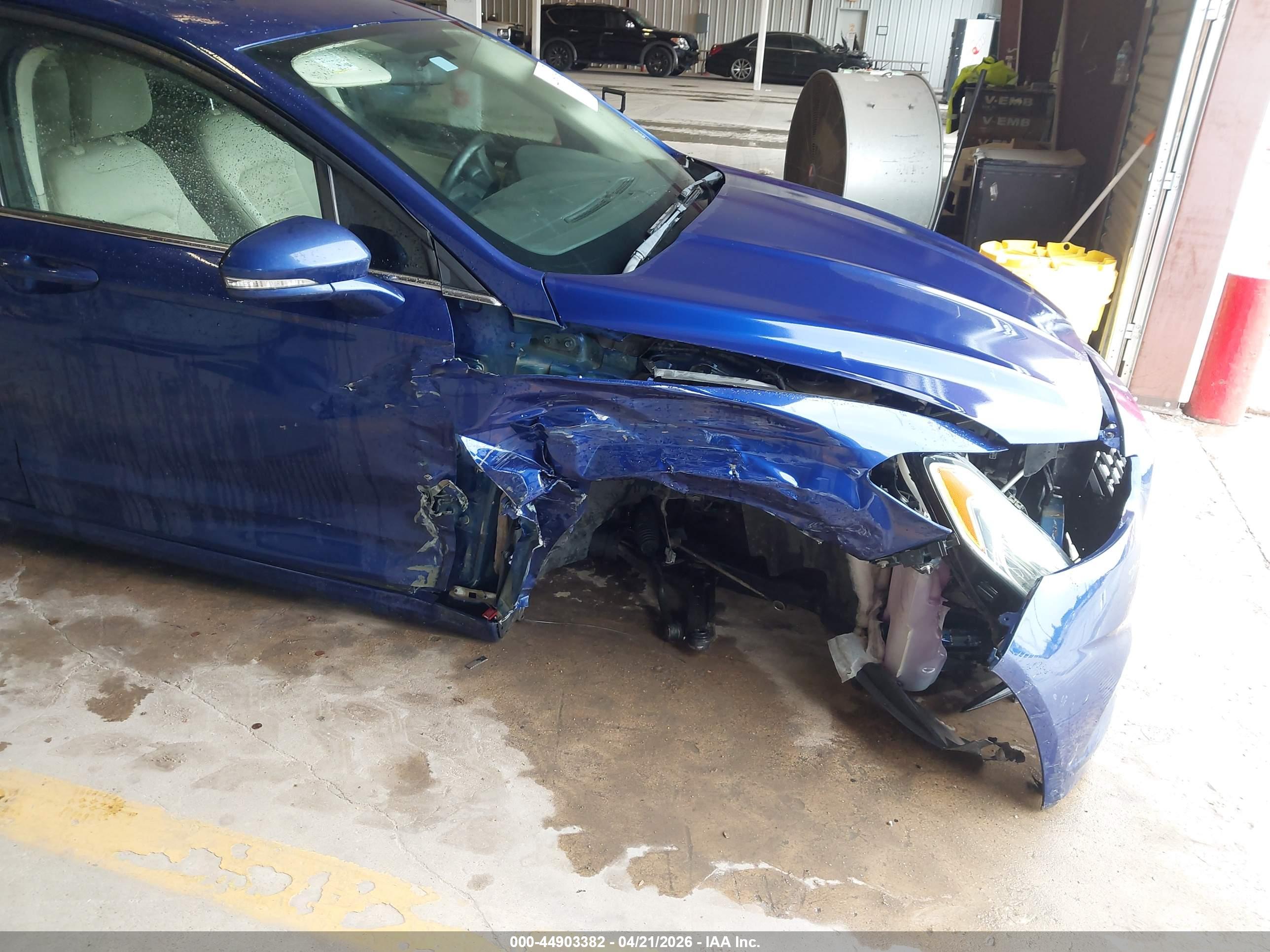 FORD FUSION image 6