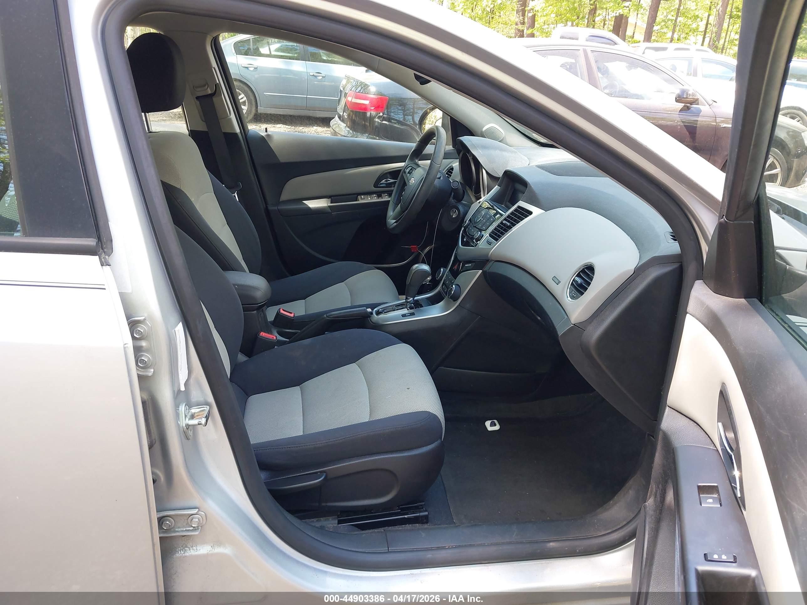 CHEVROLET CRUZE image 5