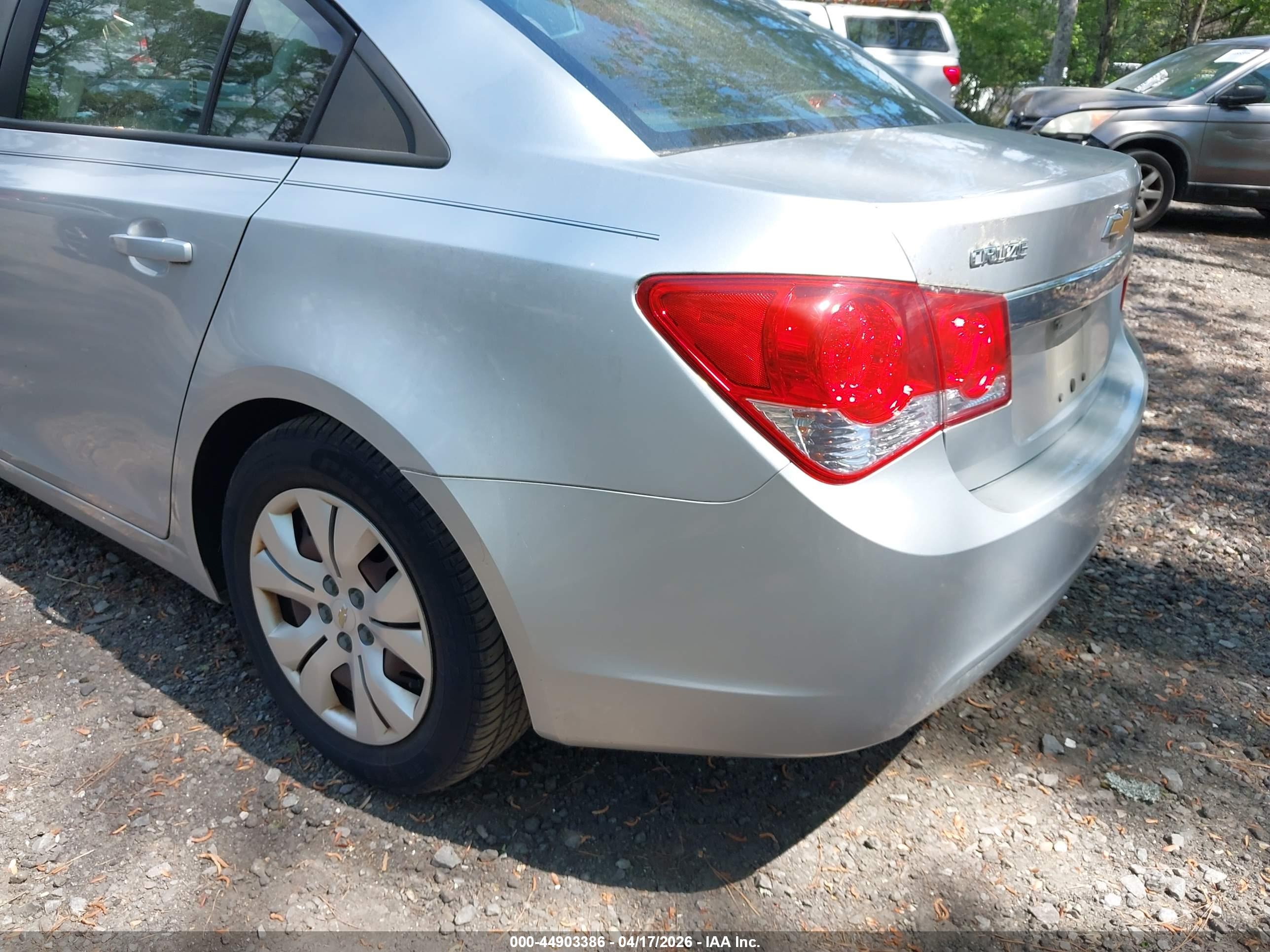 CHEVROLET CRUZE image 6