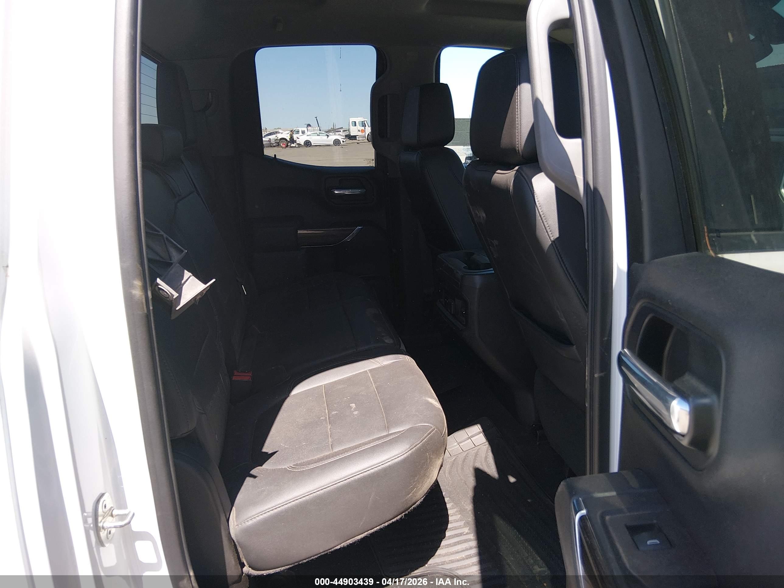 CHEVROLET SILVERADO image 8
