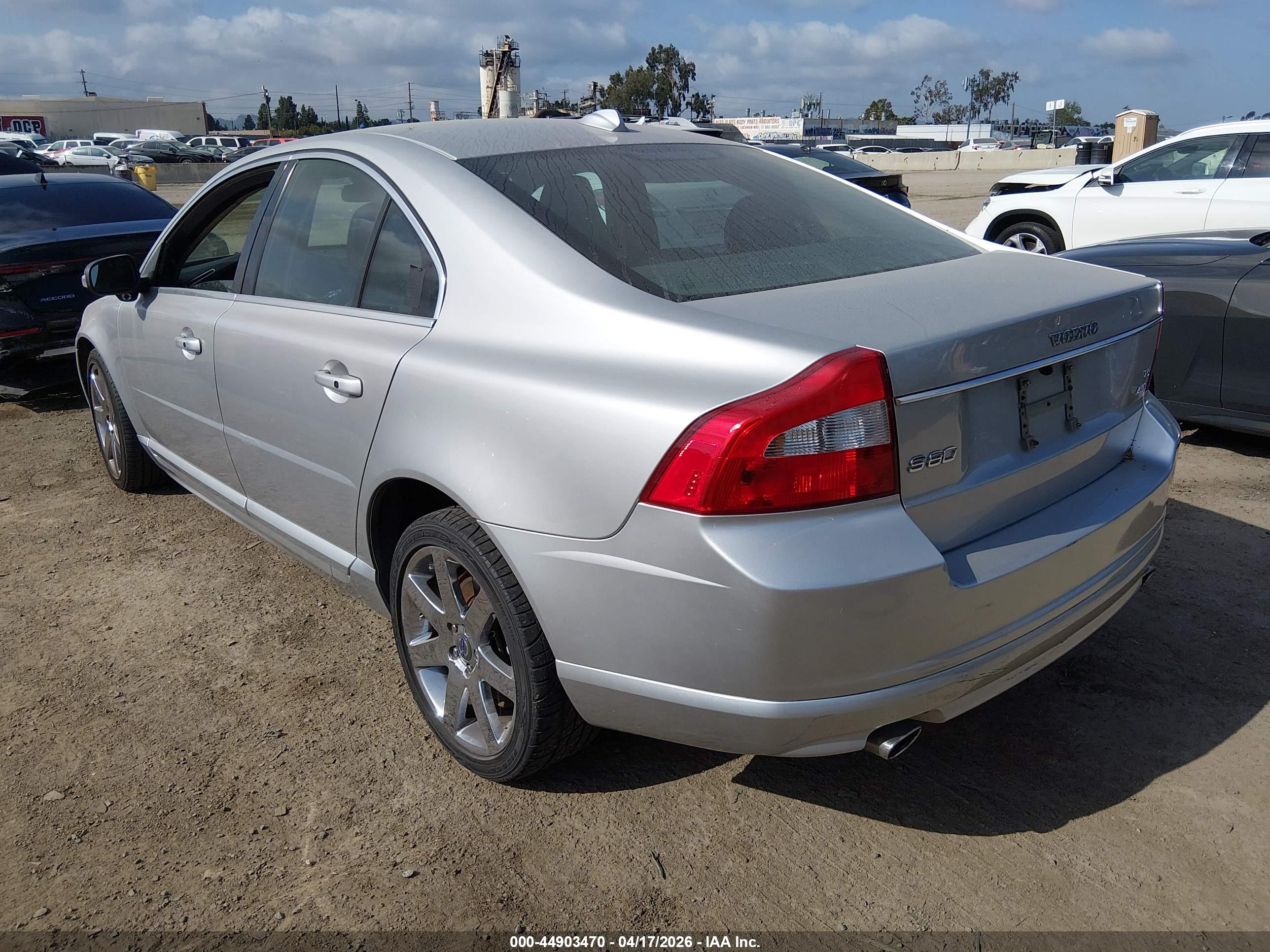 VOLVO S80 image 3