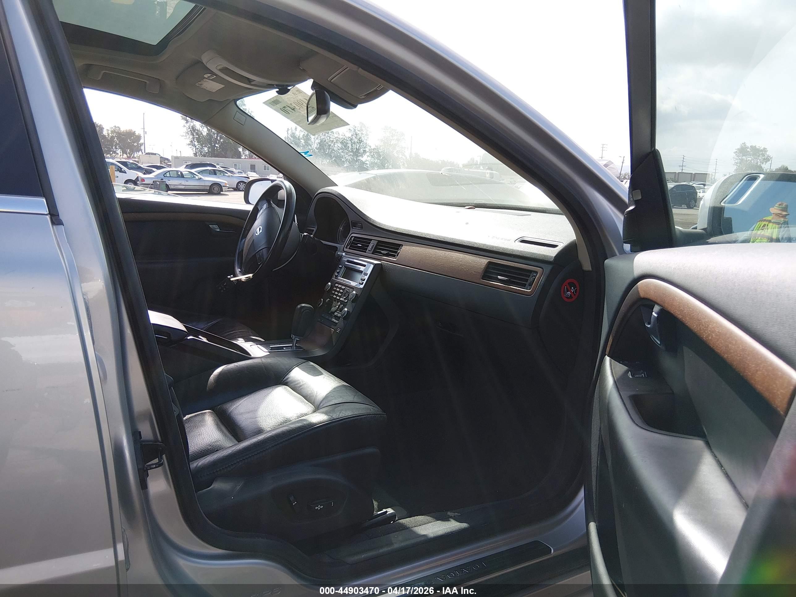 VOLVO S80 image 5