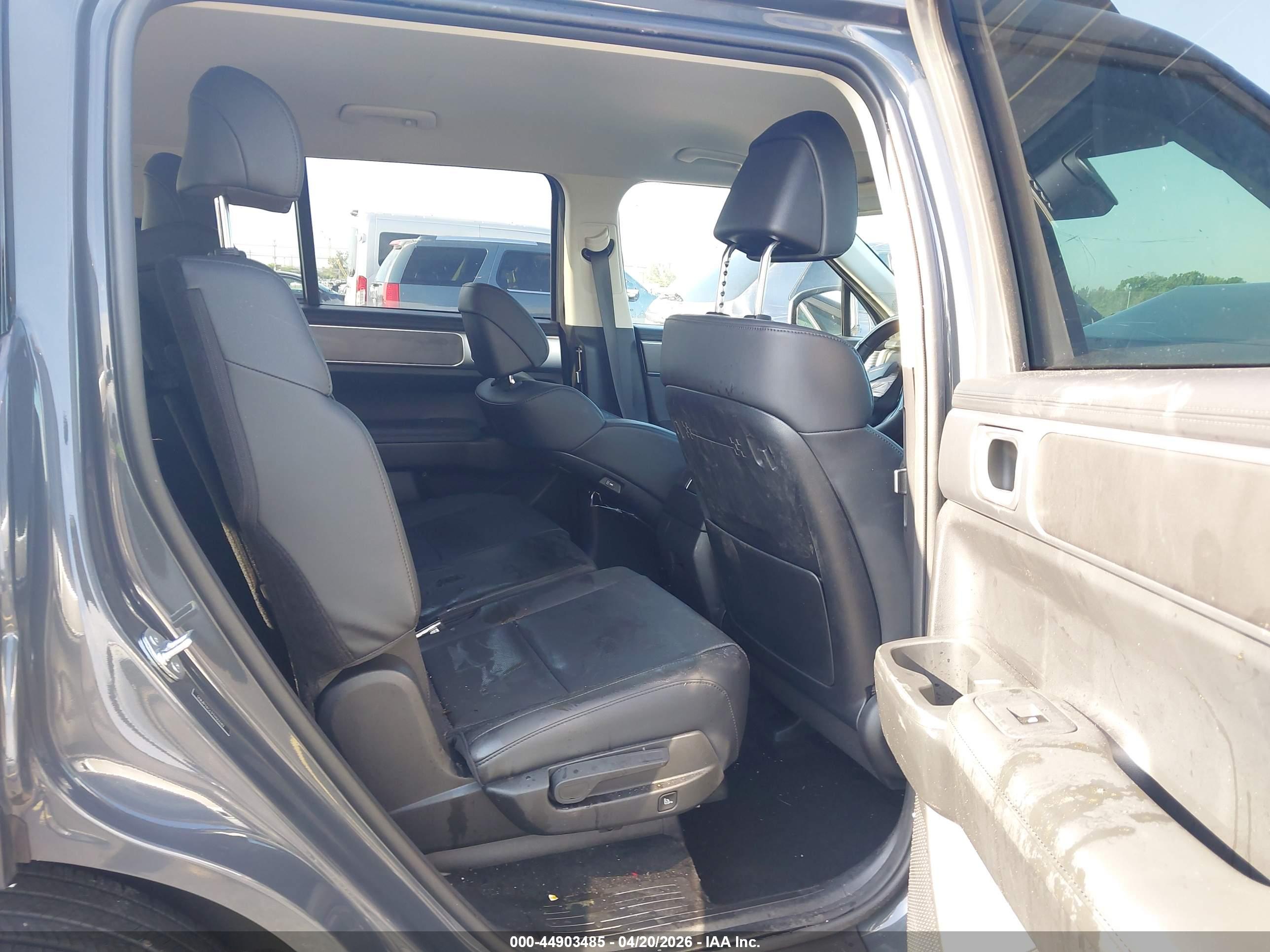 HYUNDAI SANTA image 8