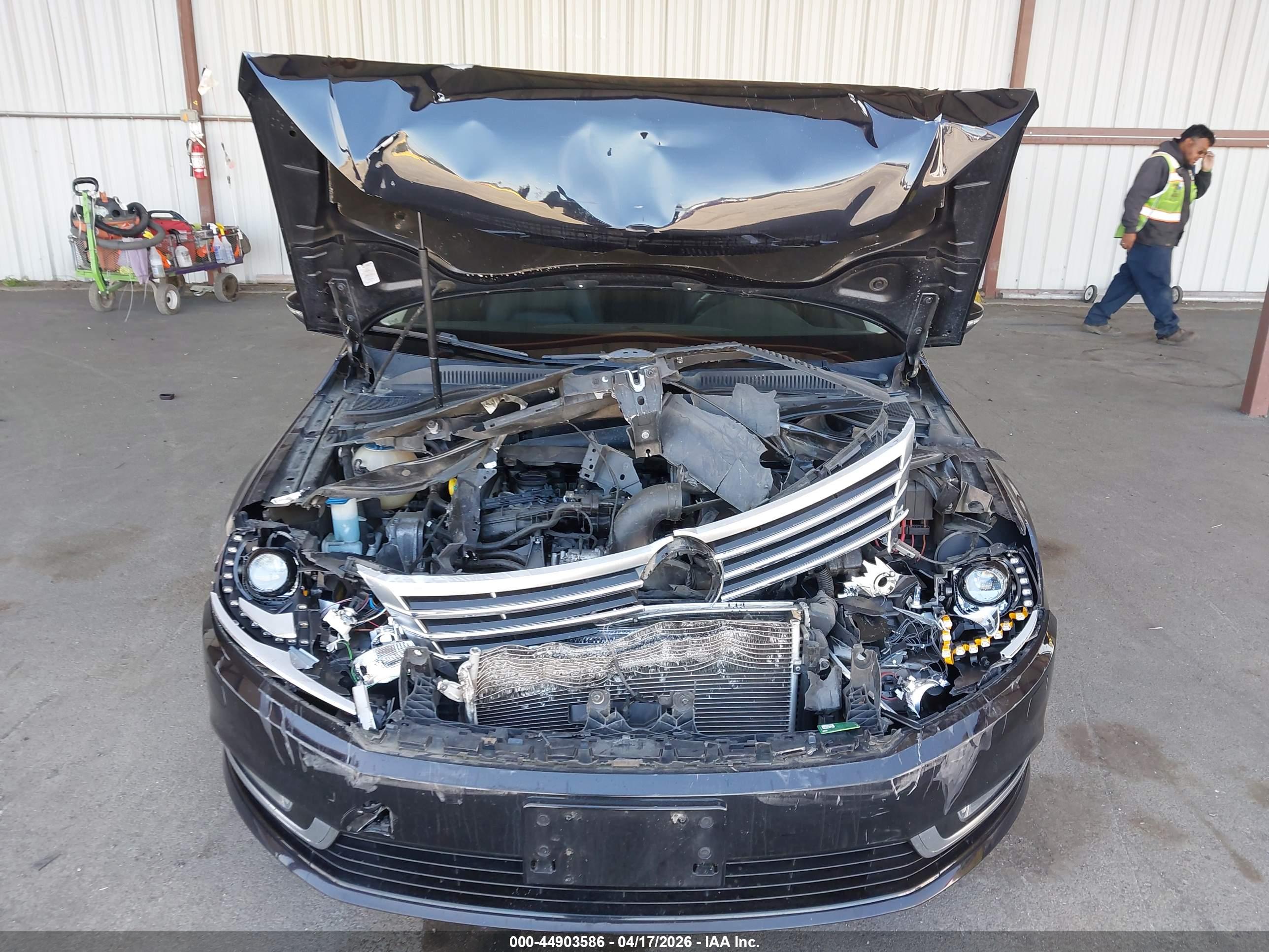 VOLKSWAGEN CC image 6