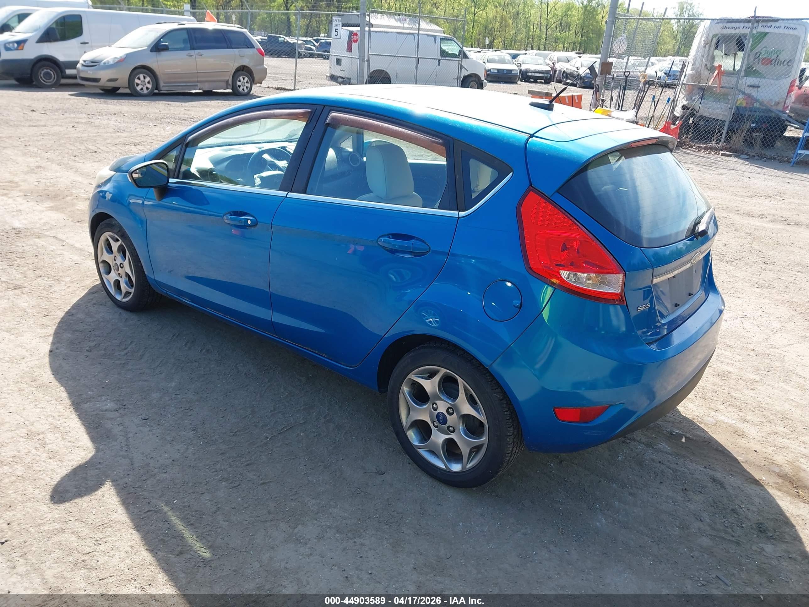FORD FIESTA image 3