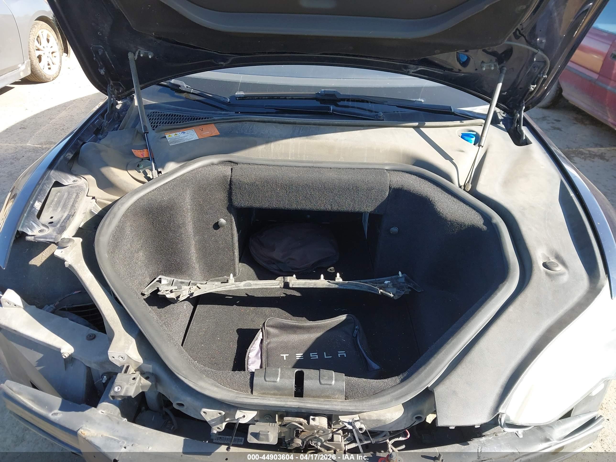 TESLA MODEL image 10