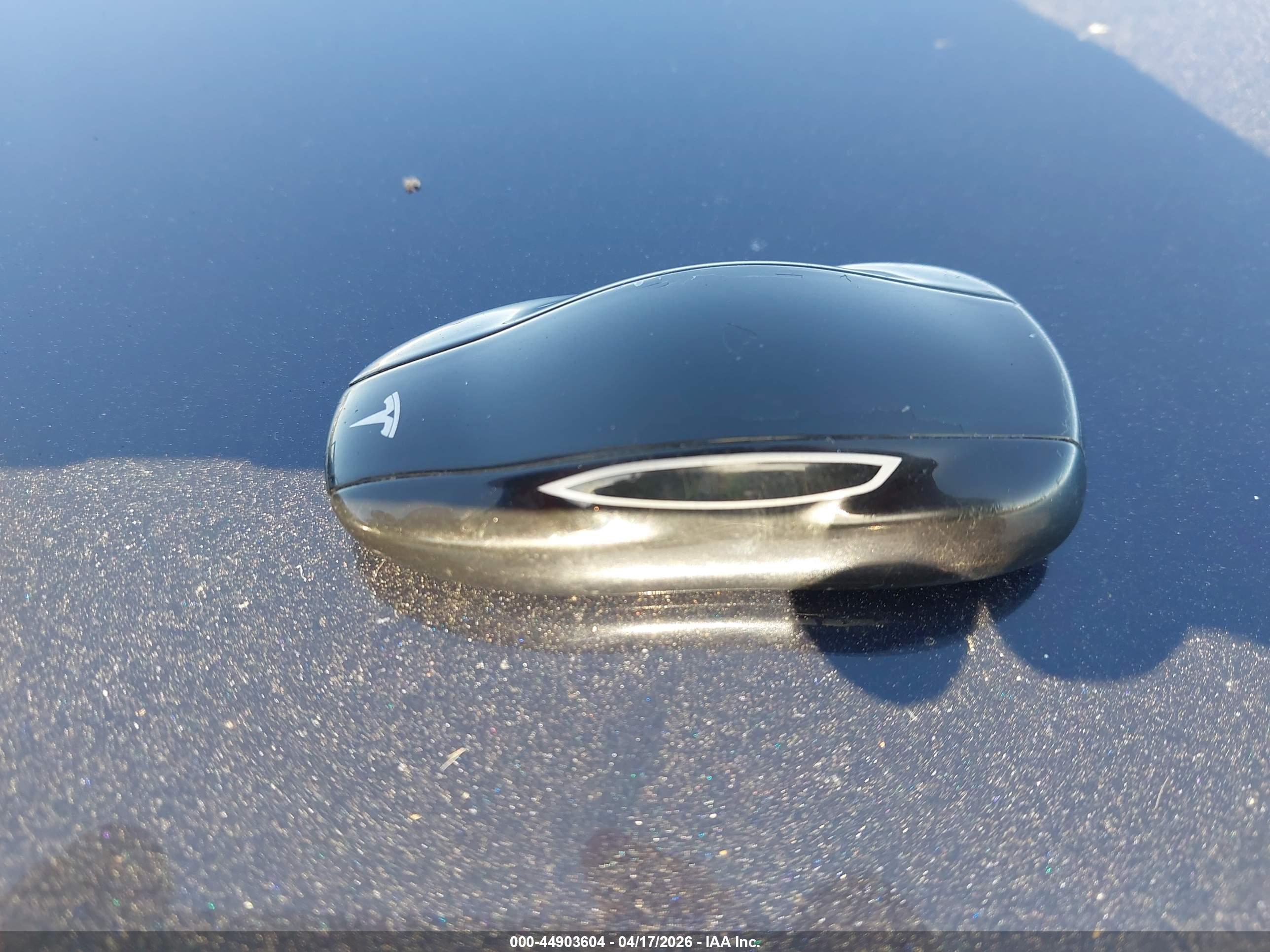TESLA MODEL image 11
