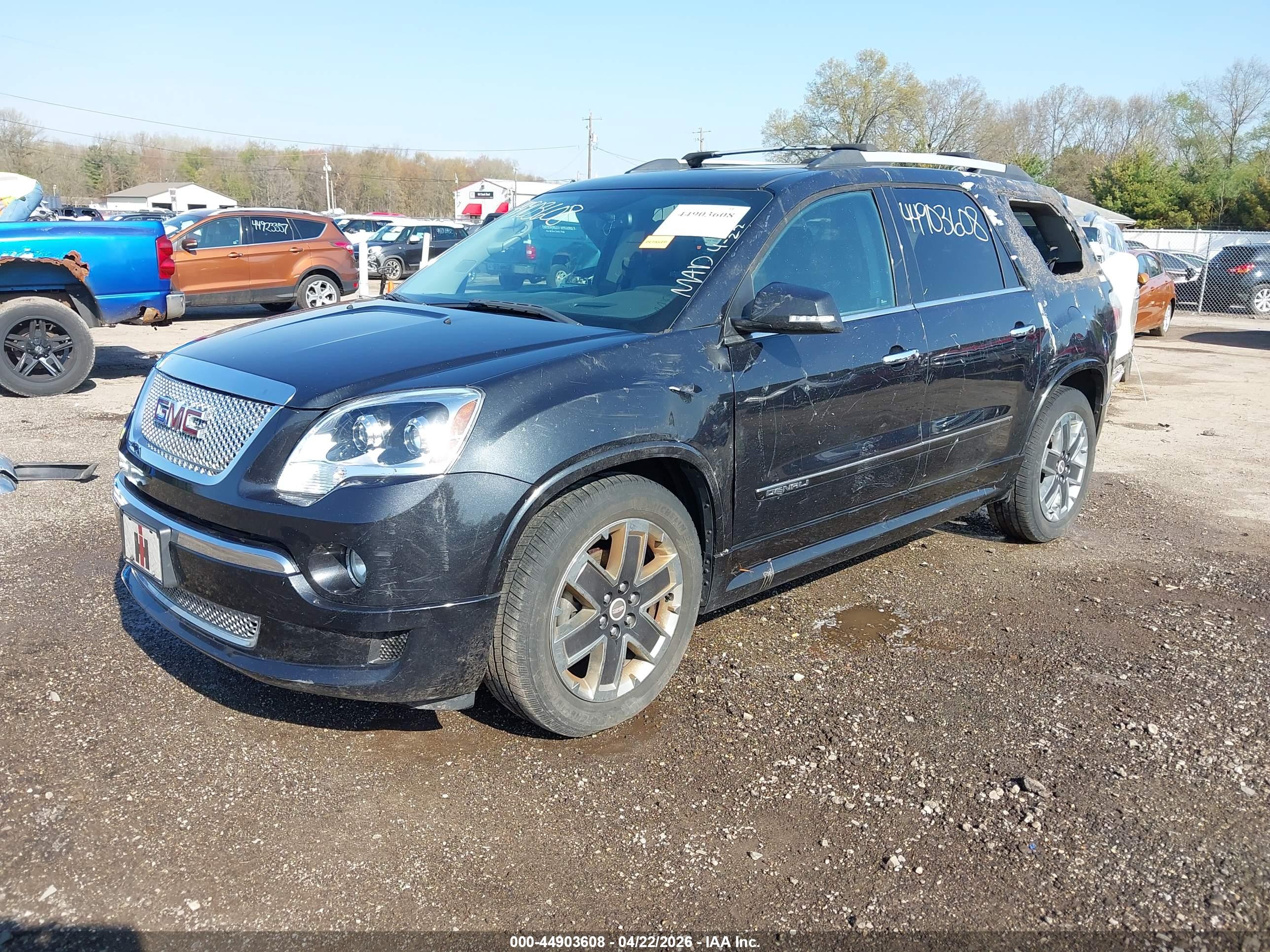 GMC ACADIA image 2