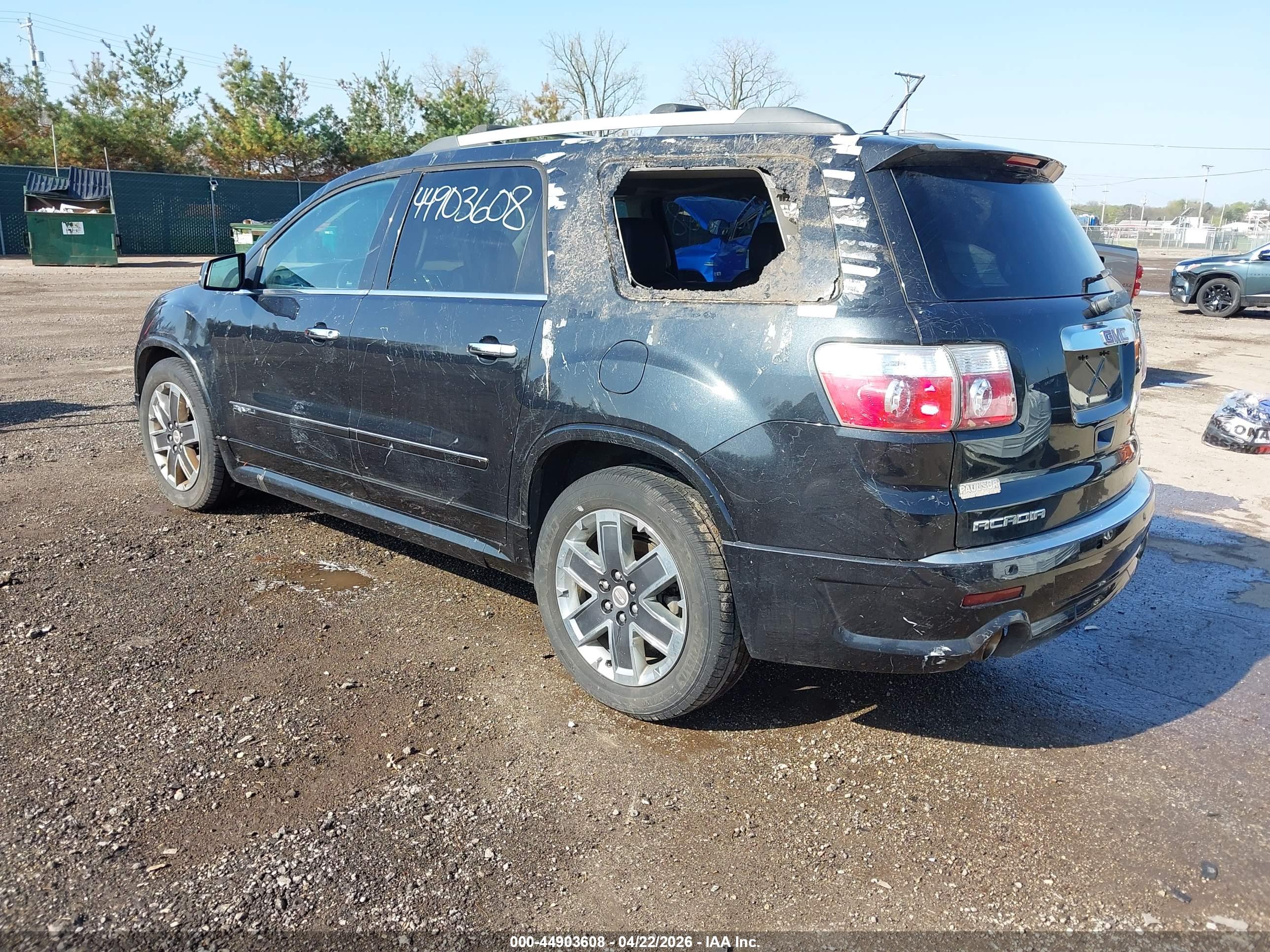 GMC ACADIA image 3