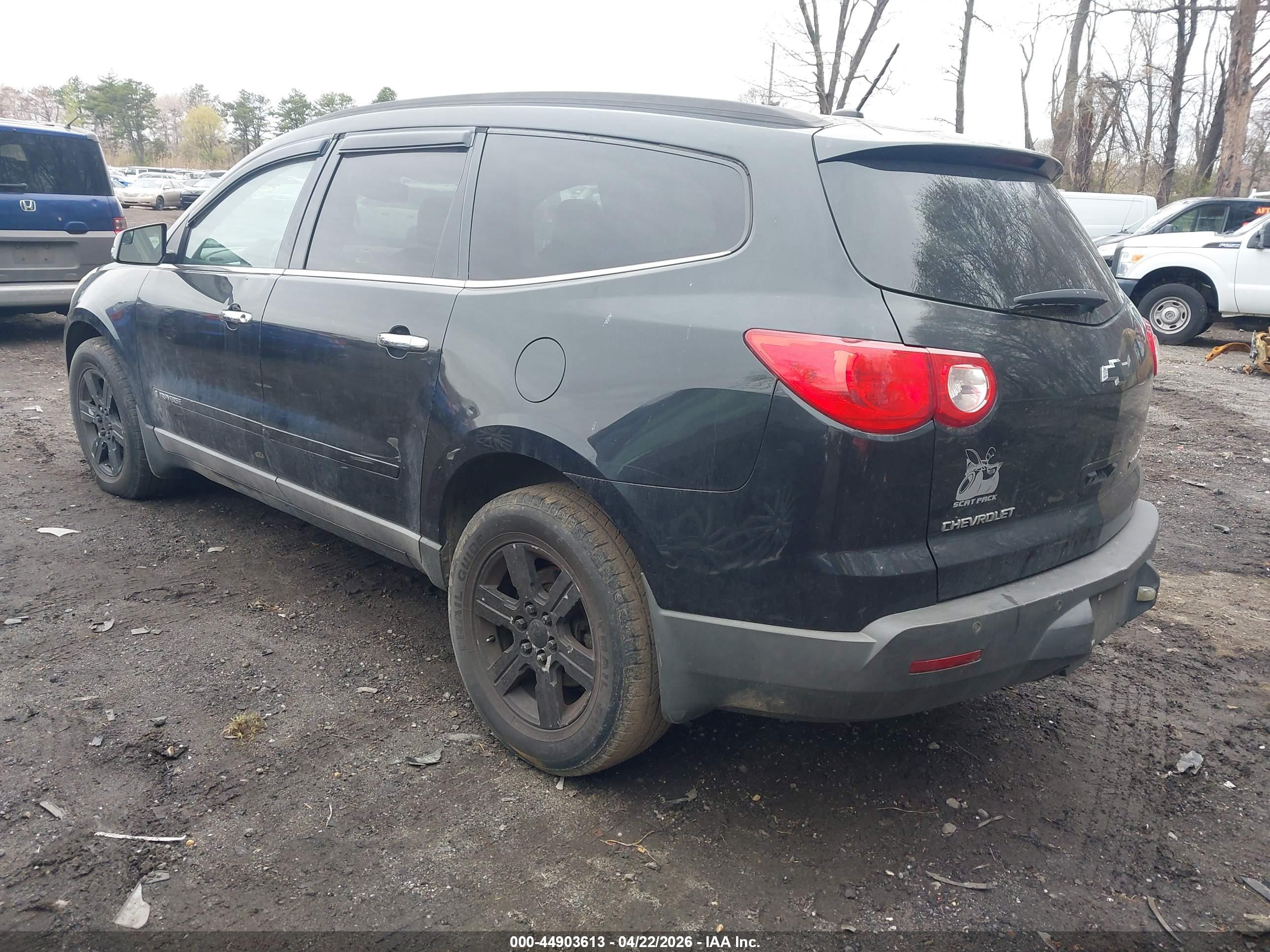 CHEVROLET TRAVERSE image 3