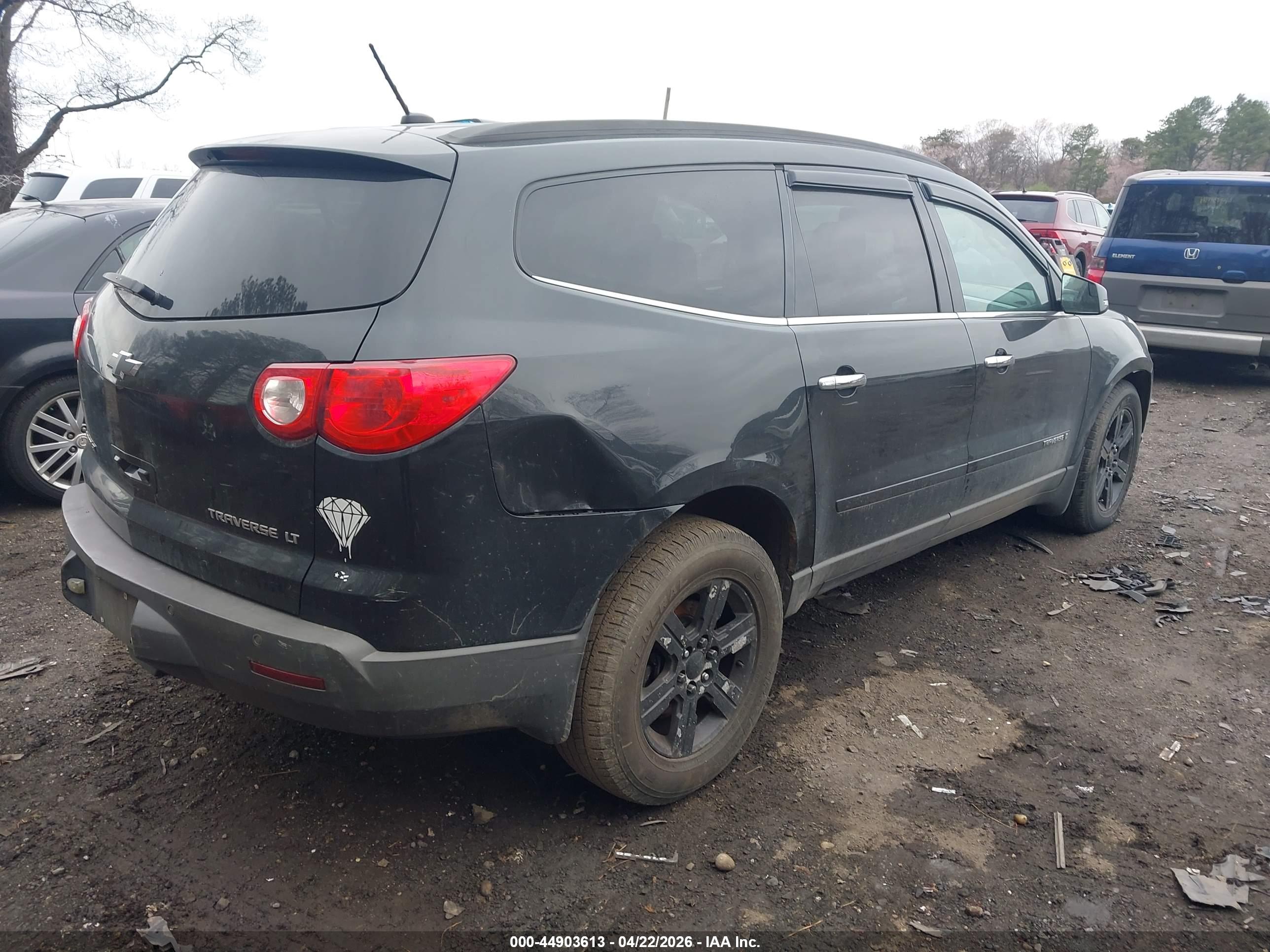 CHEVROLET TRAVERSE image 4