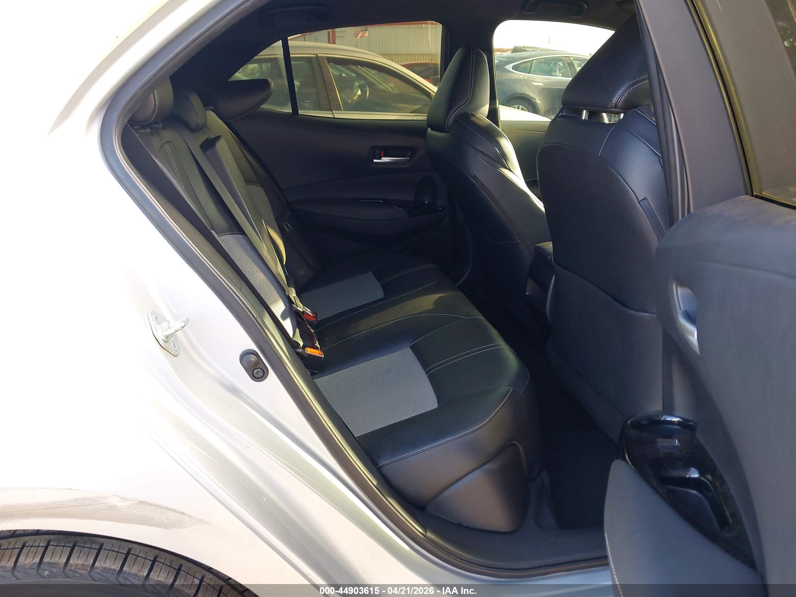 TOYOTA COROLLA image 8