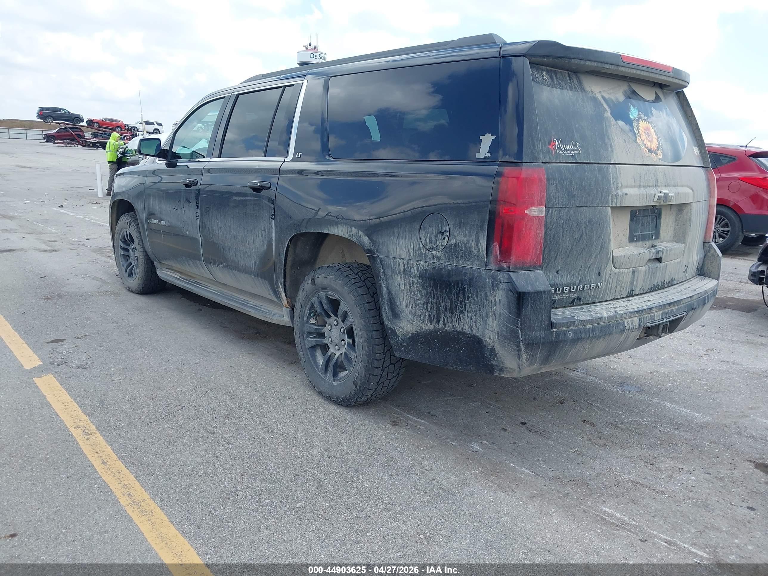 CHEVROLET SUBURBAN image 3