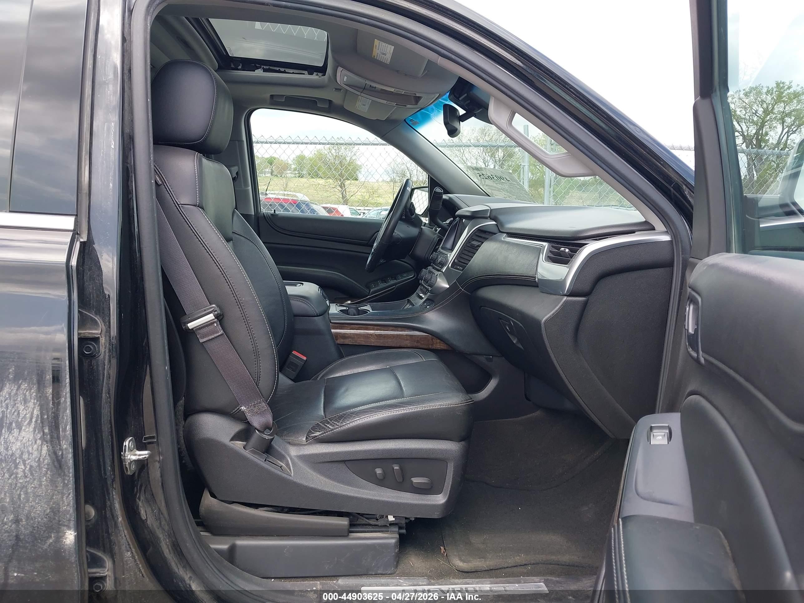 CHEVROLET SUBURBAN image 5