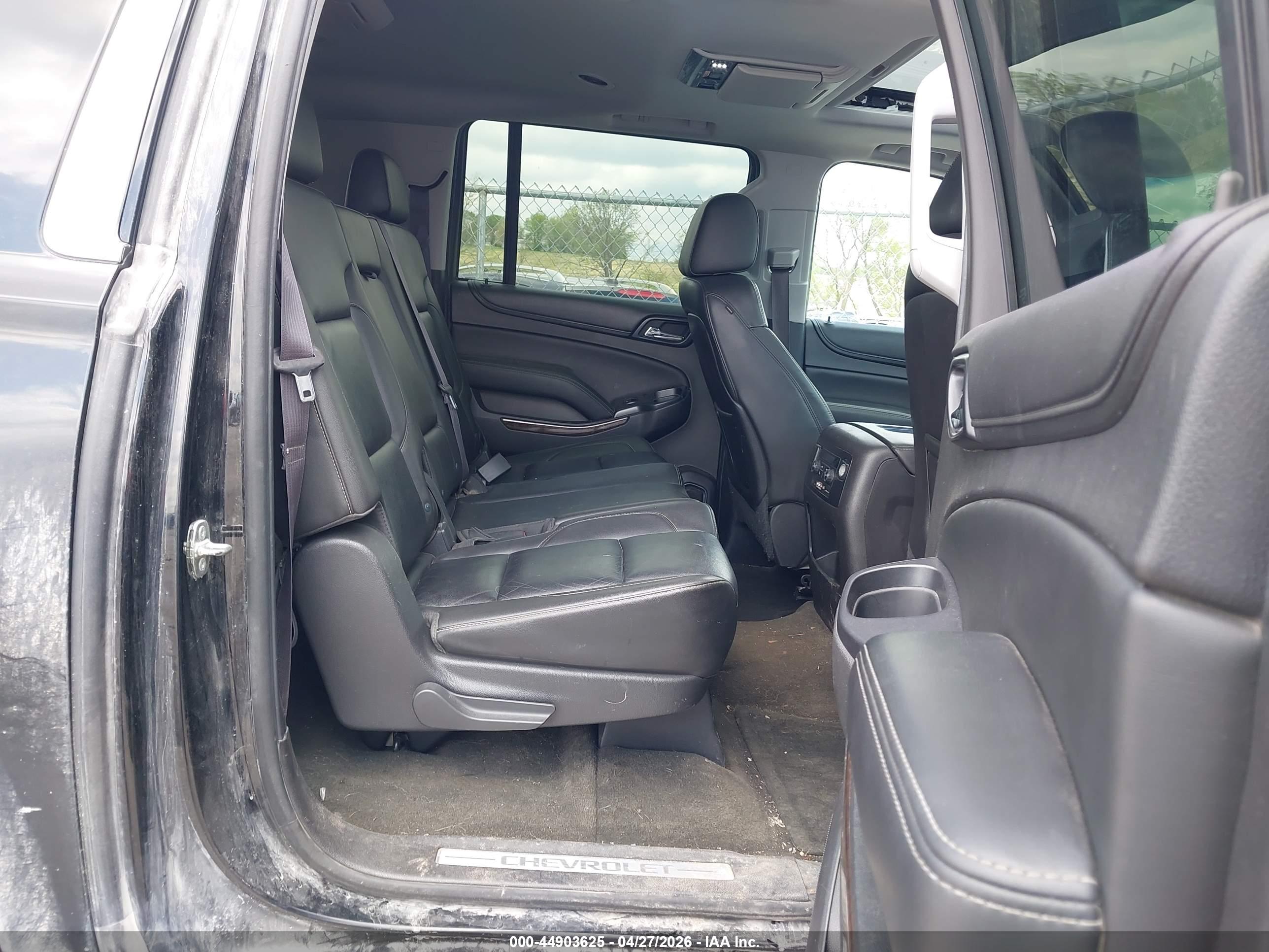 CHEVROLET SUBURBAN image 8