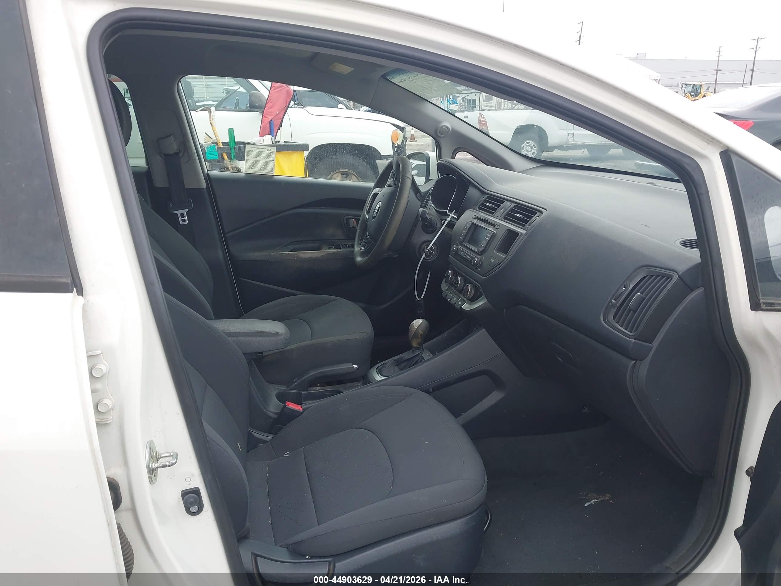 KIA RIO image 5