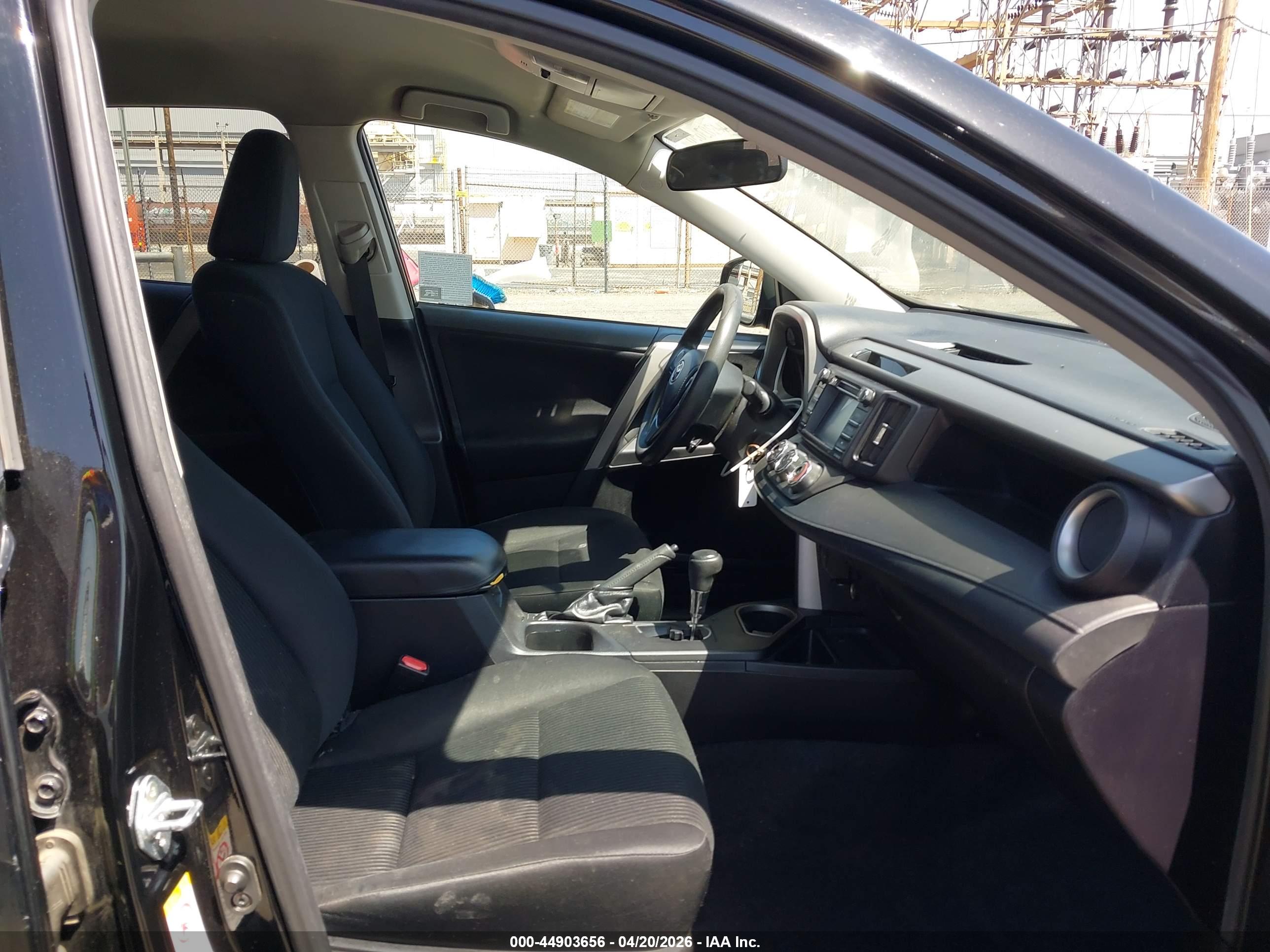 TOYOTA RAV4 image 5
