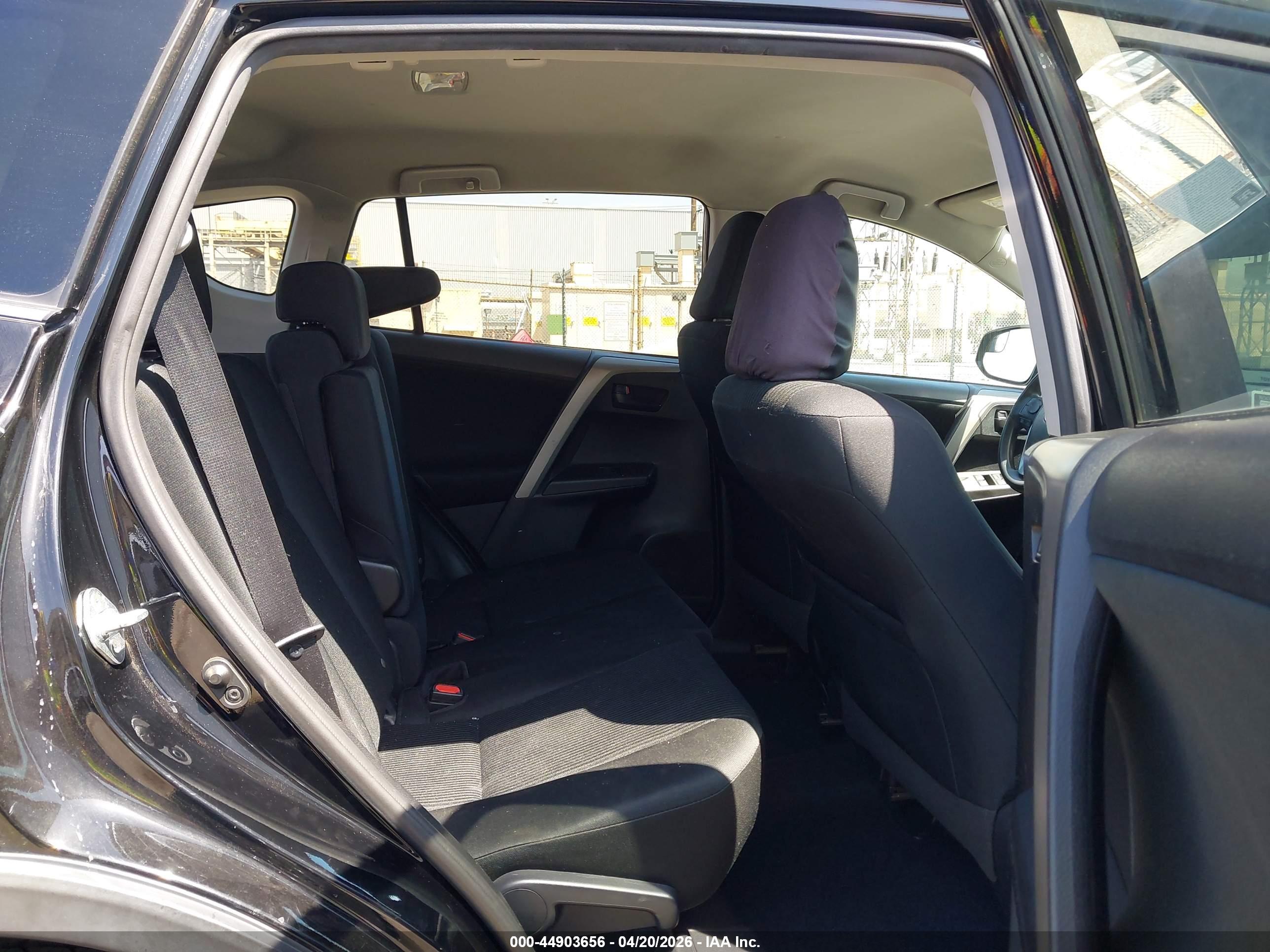 TOYOTA RAV4 image 8