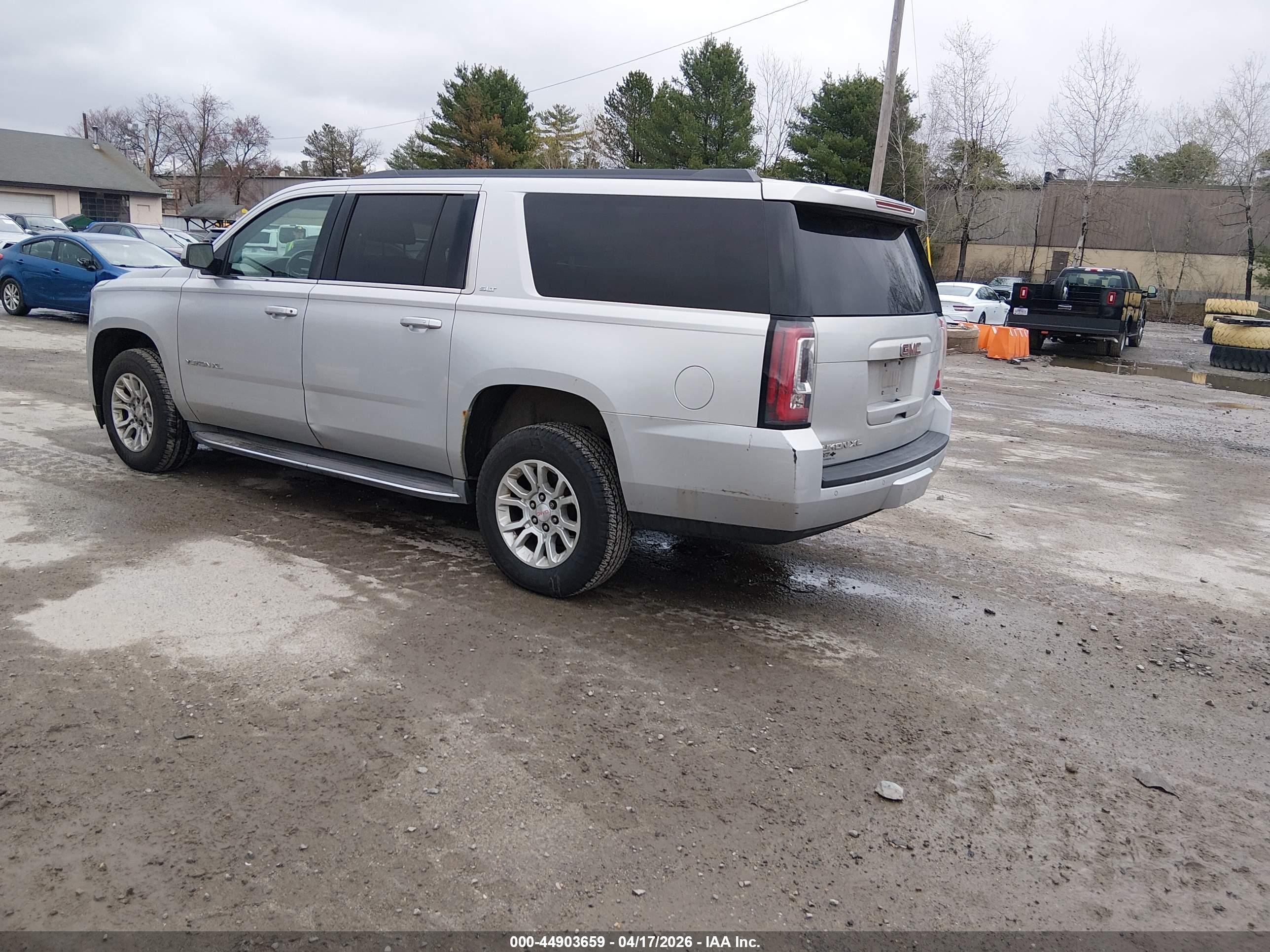 GMC YUKON image 3