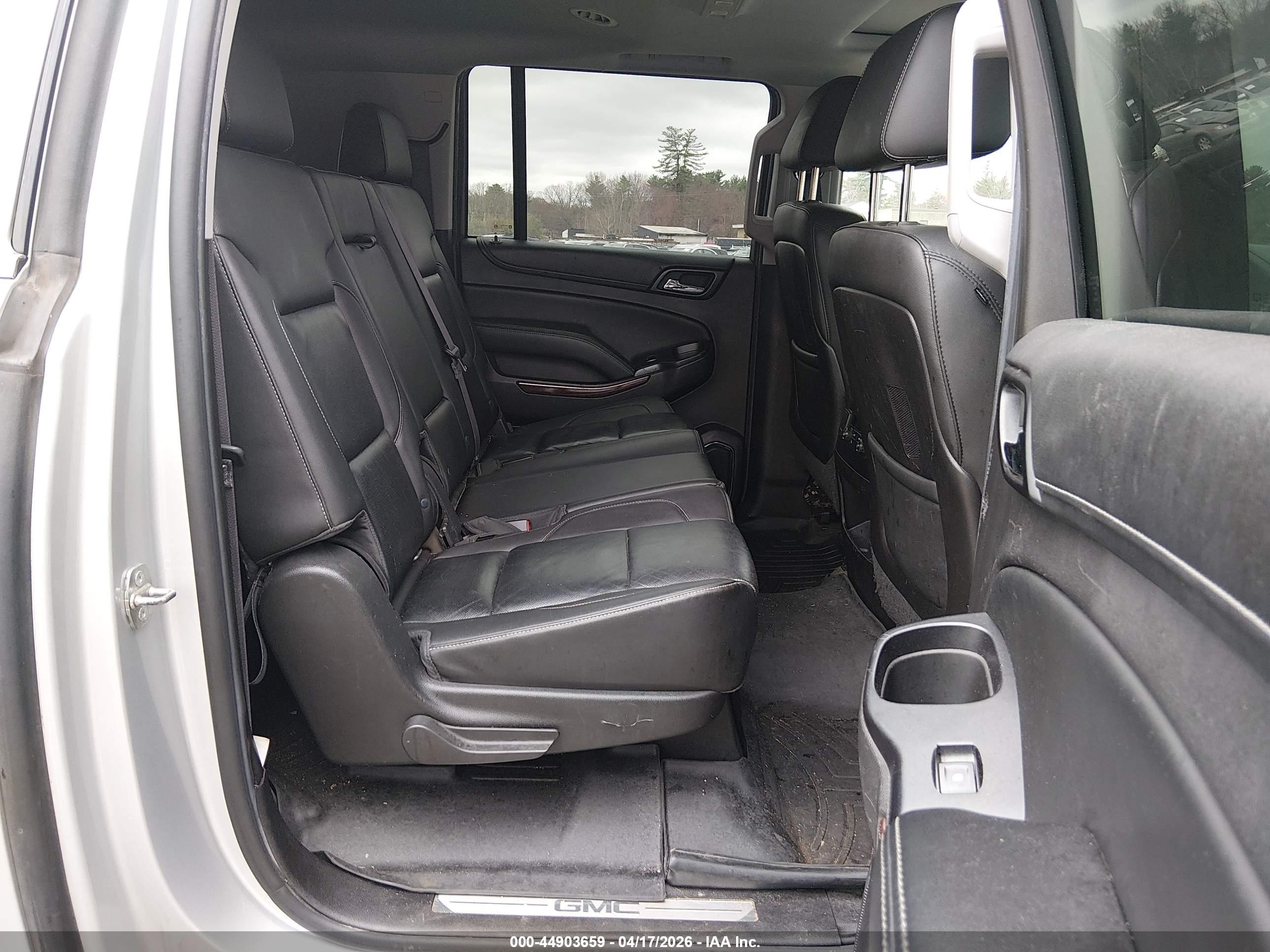 GMC YUKON image 8