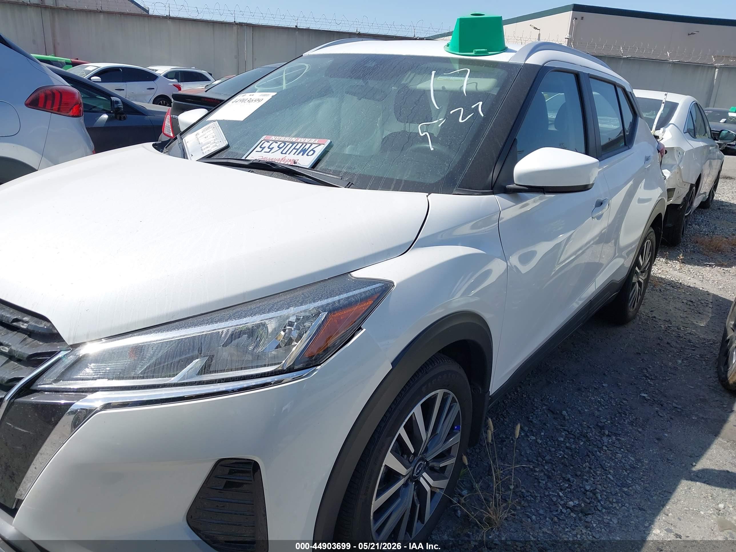 NISSAN KICKS image 2